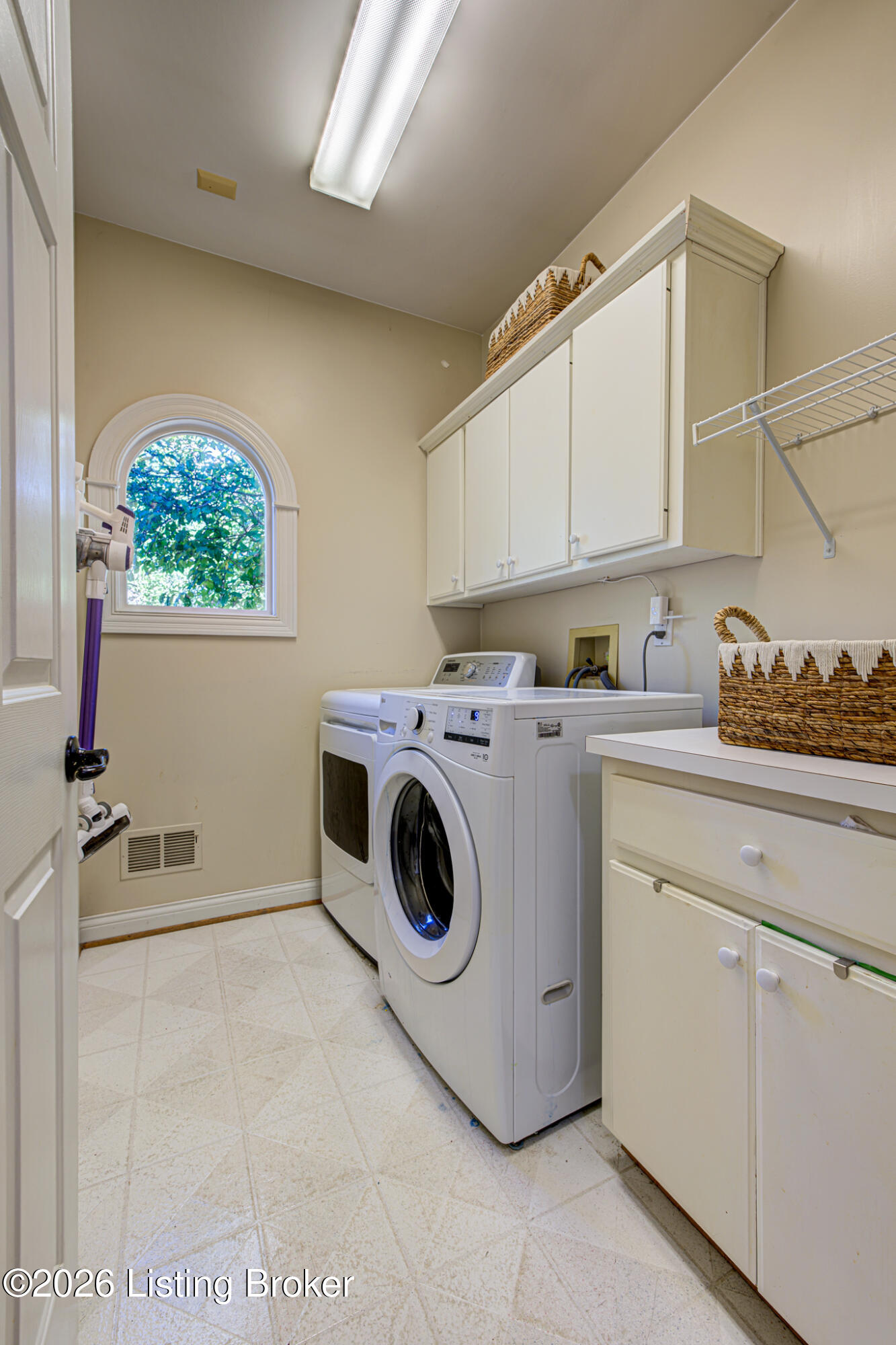 1302 Isleworth Dr Property Photo 33