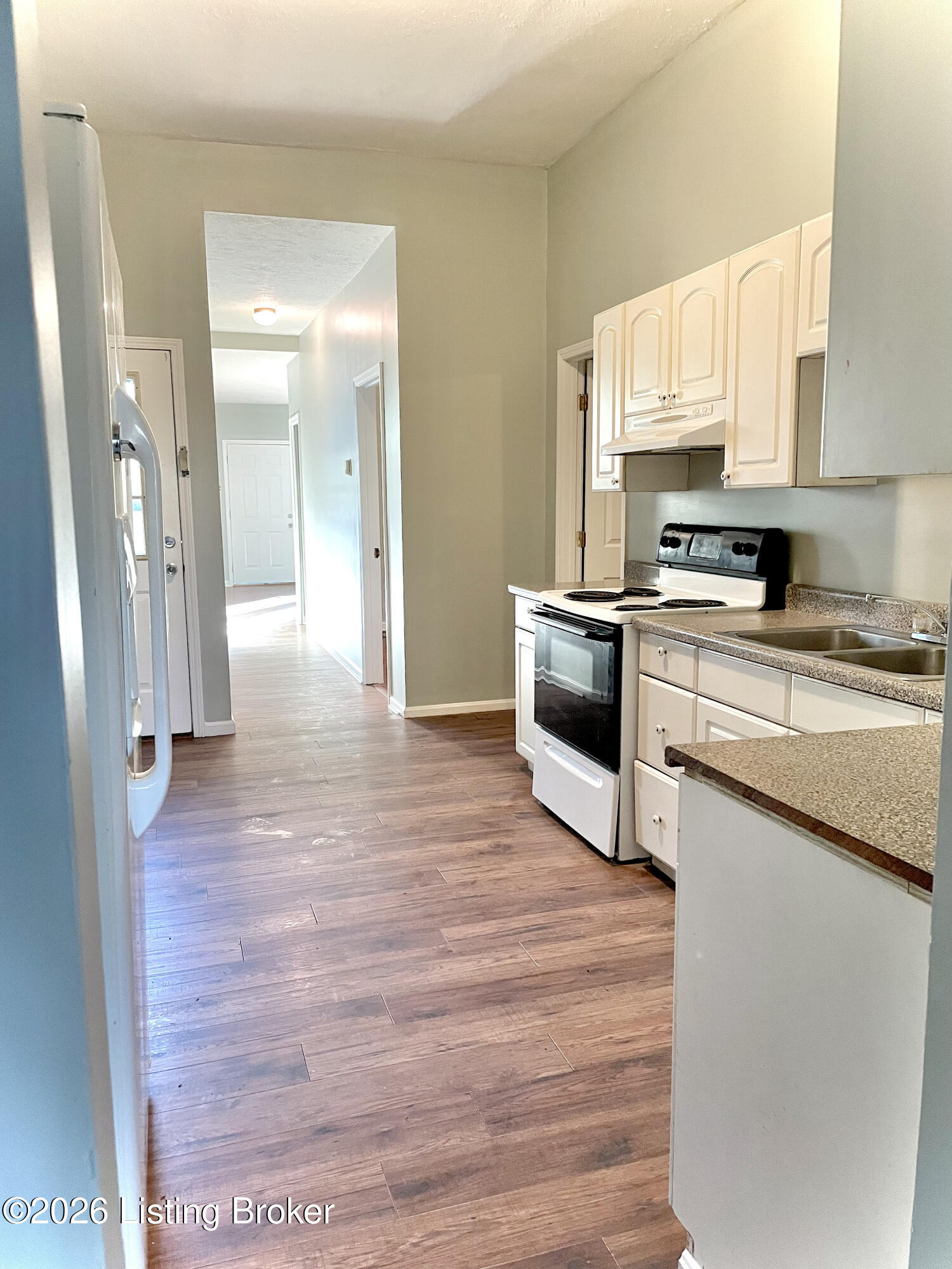 2631 W Kentucky St Property Photo 3