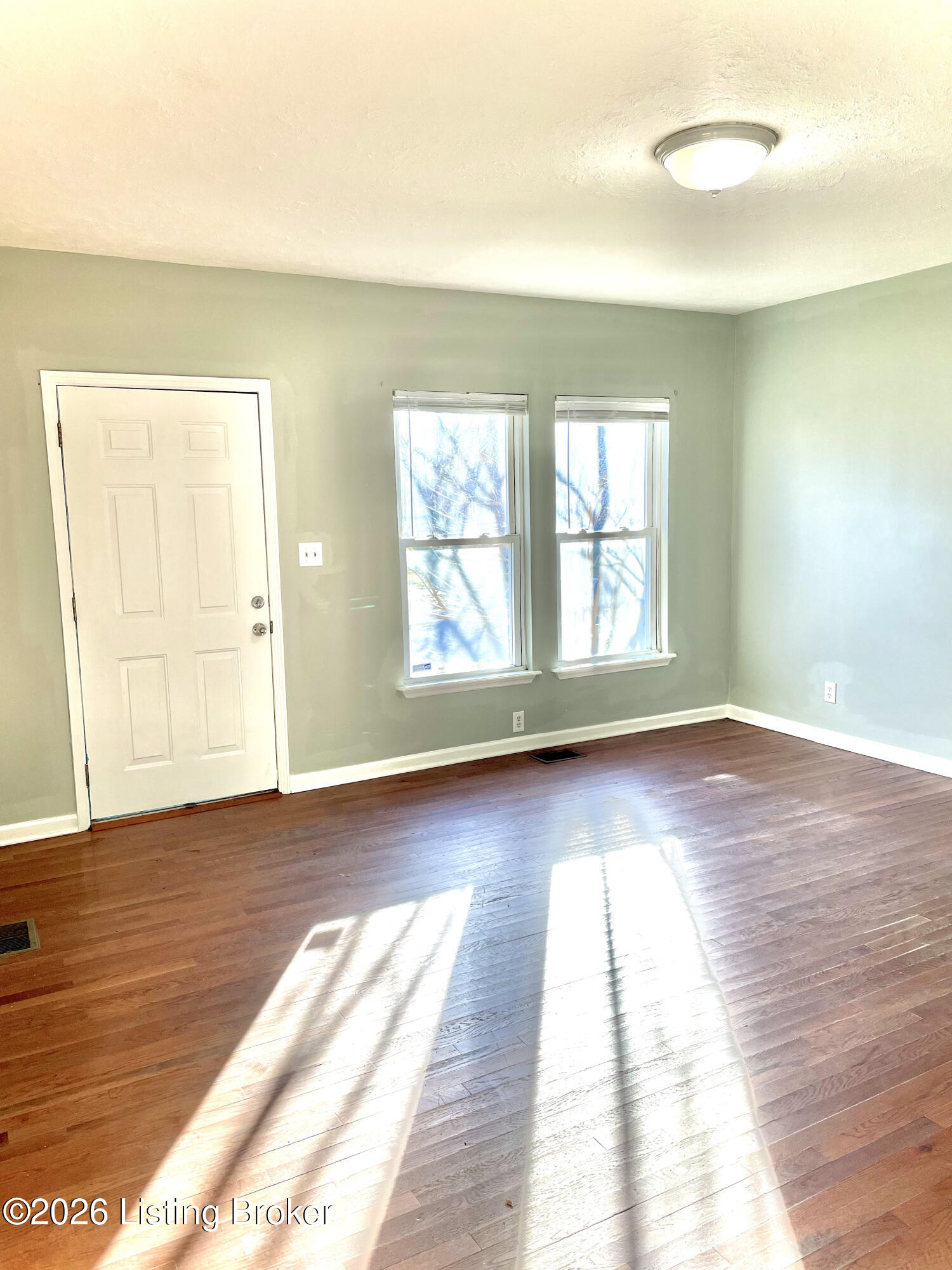 2631 W Kentucky St Property Photo 5