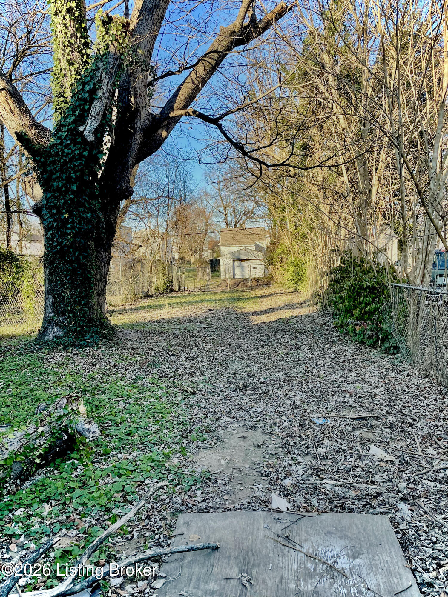 2631 W Kentucky St Property Photo 8