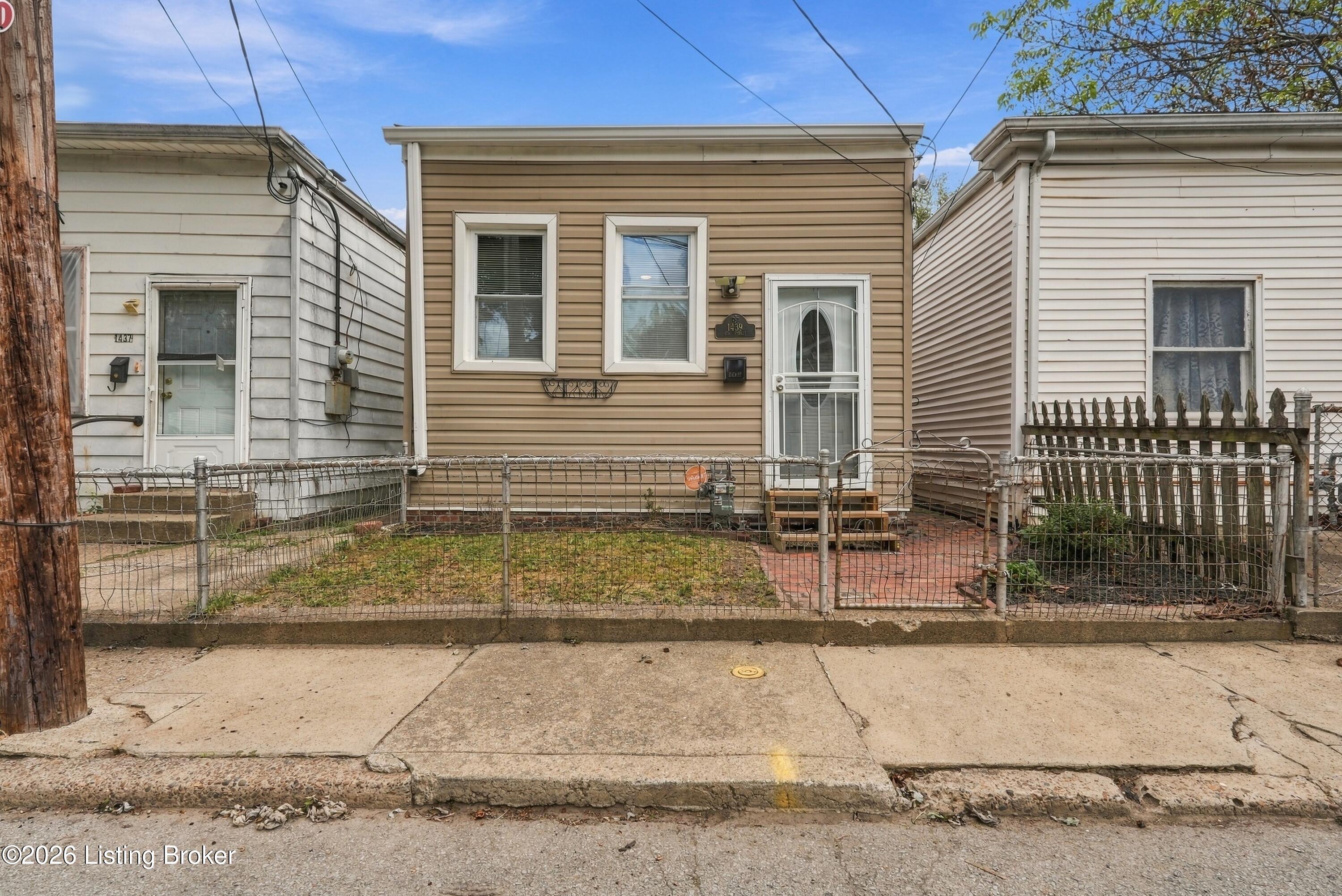 1439 S 8th St Property Photo 2