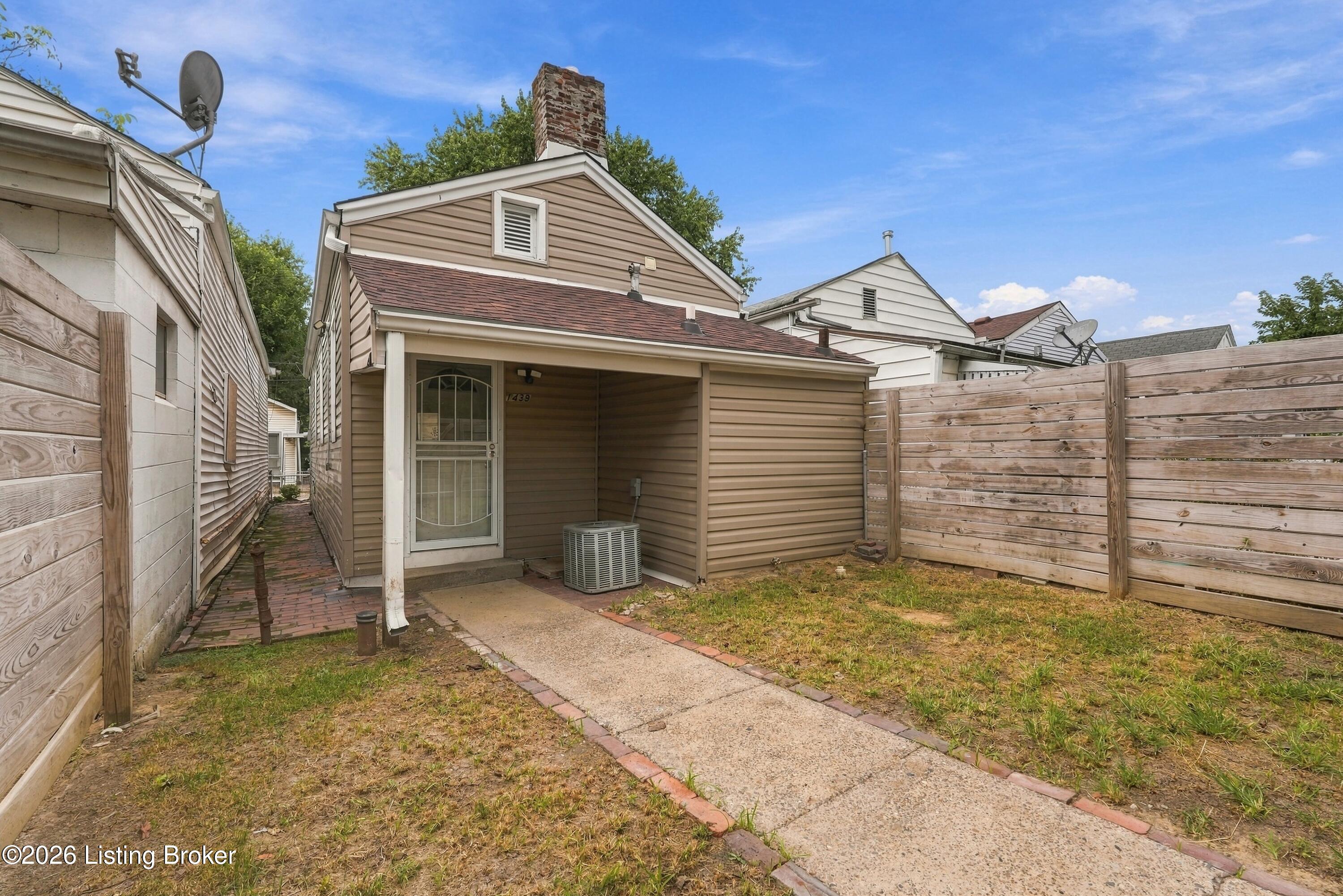 1439 S 8th St Property Photo 17