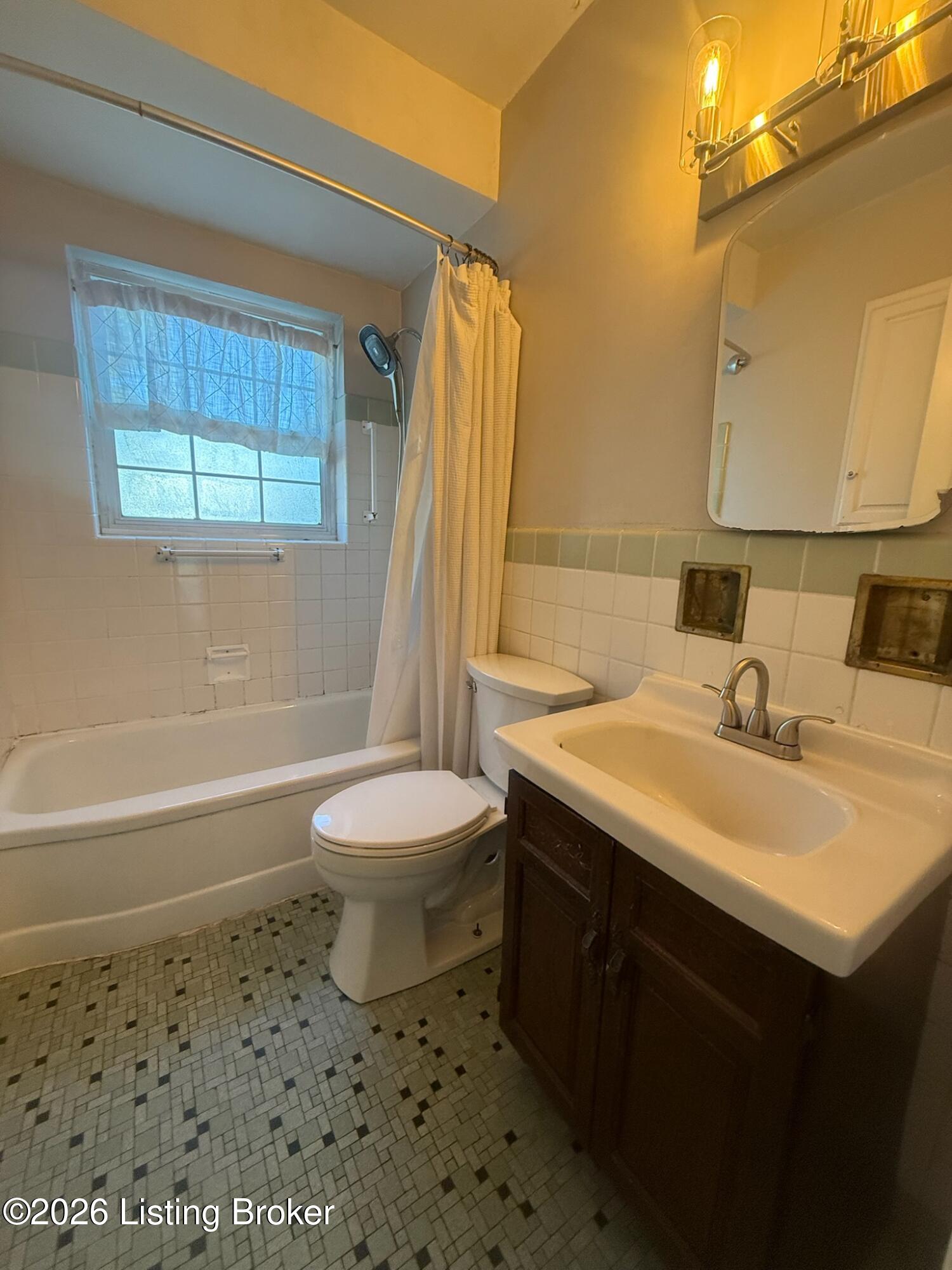2507 Alanmede Rd Property Photo 9
