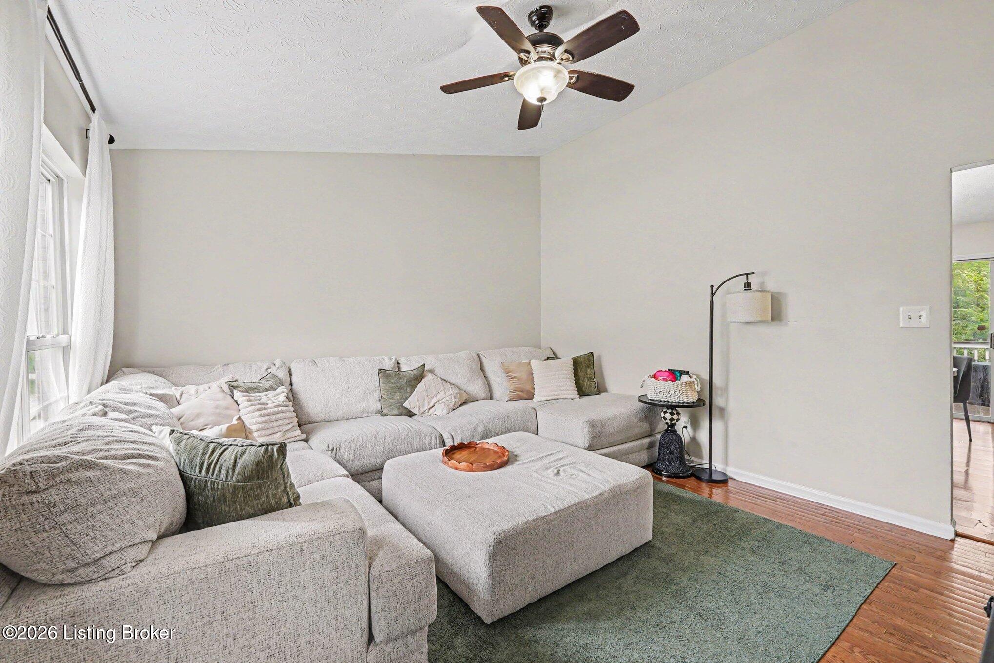 1513 Daverman Dr Property Photo 3