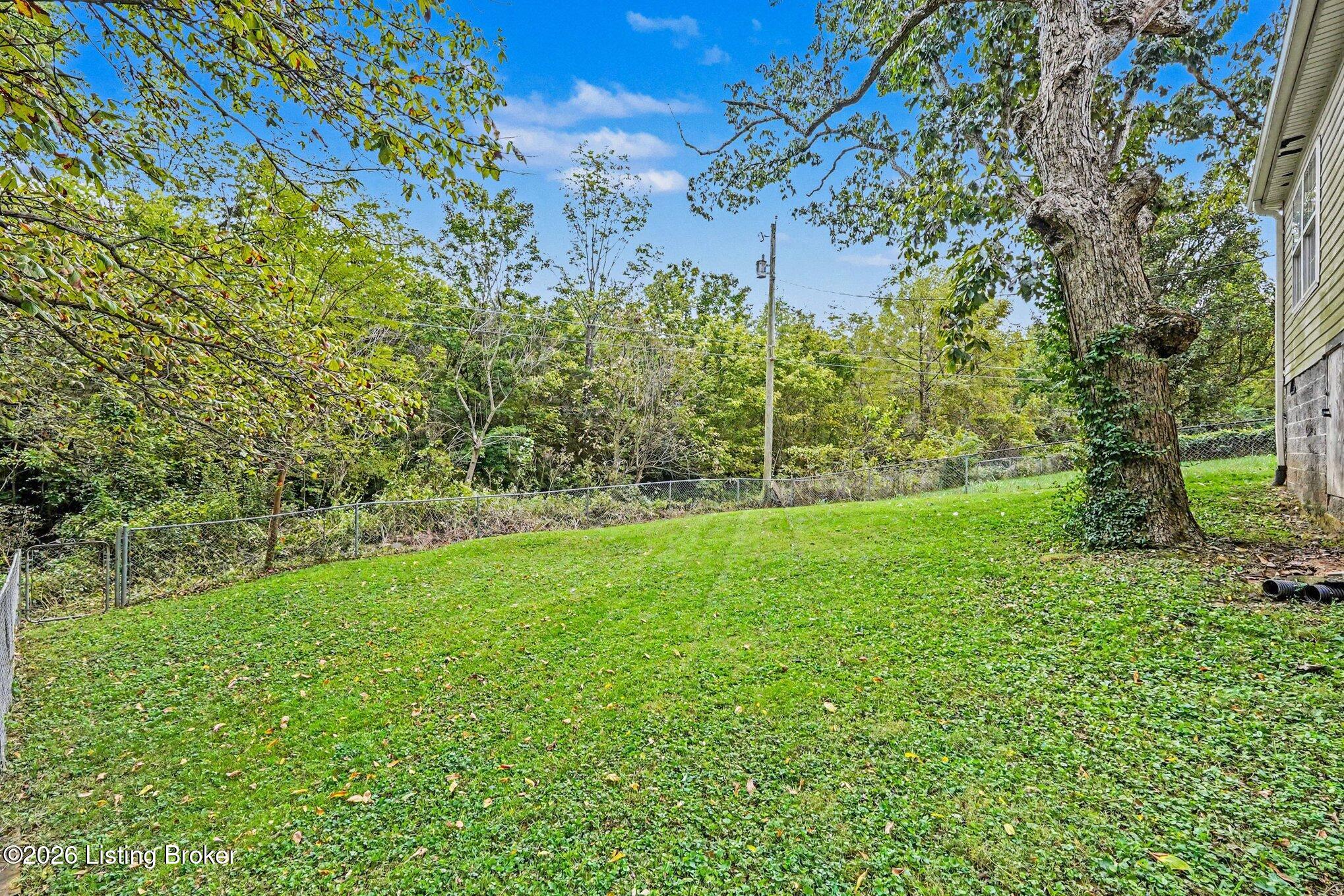 1513 Daverman Dr Property Photo 21