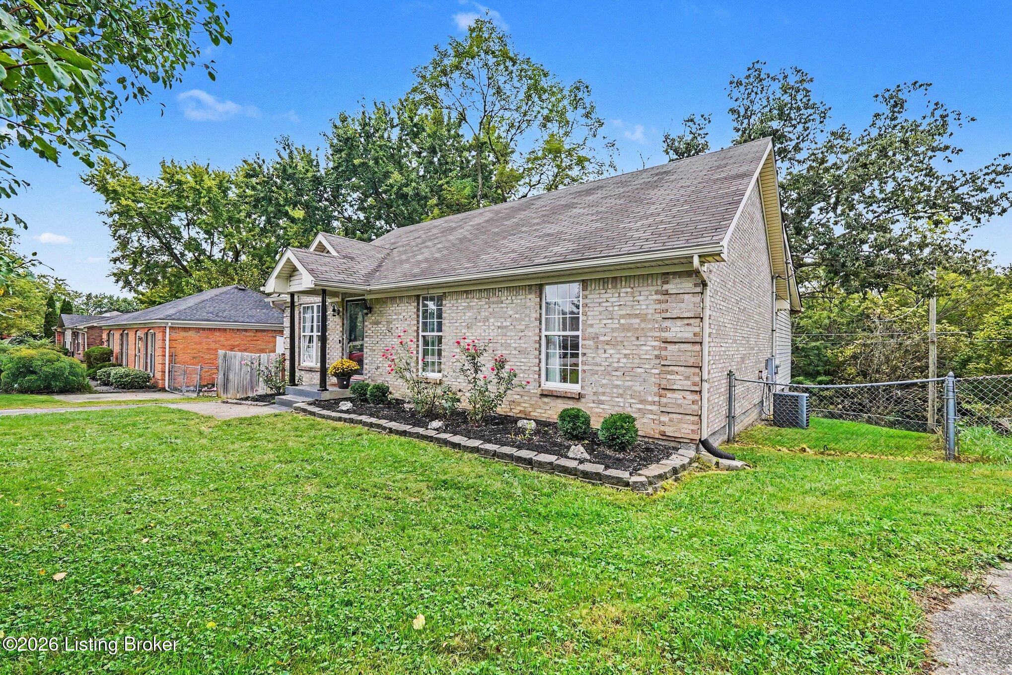1513 Daverman Dr Property Photo 24