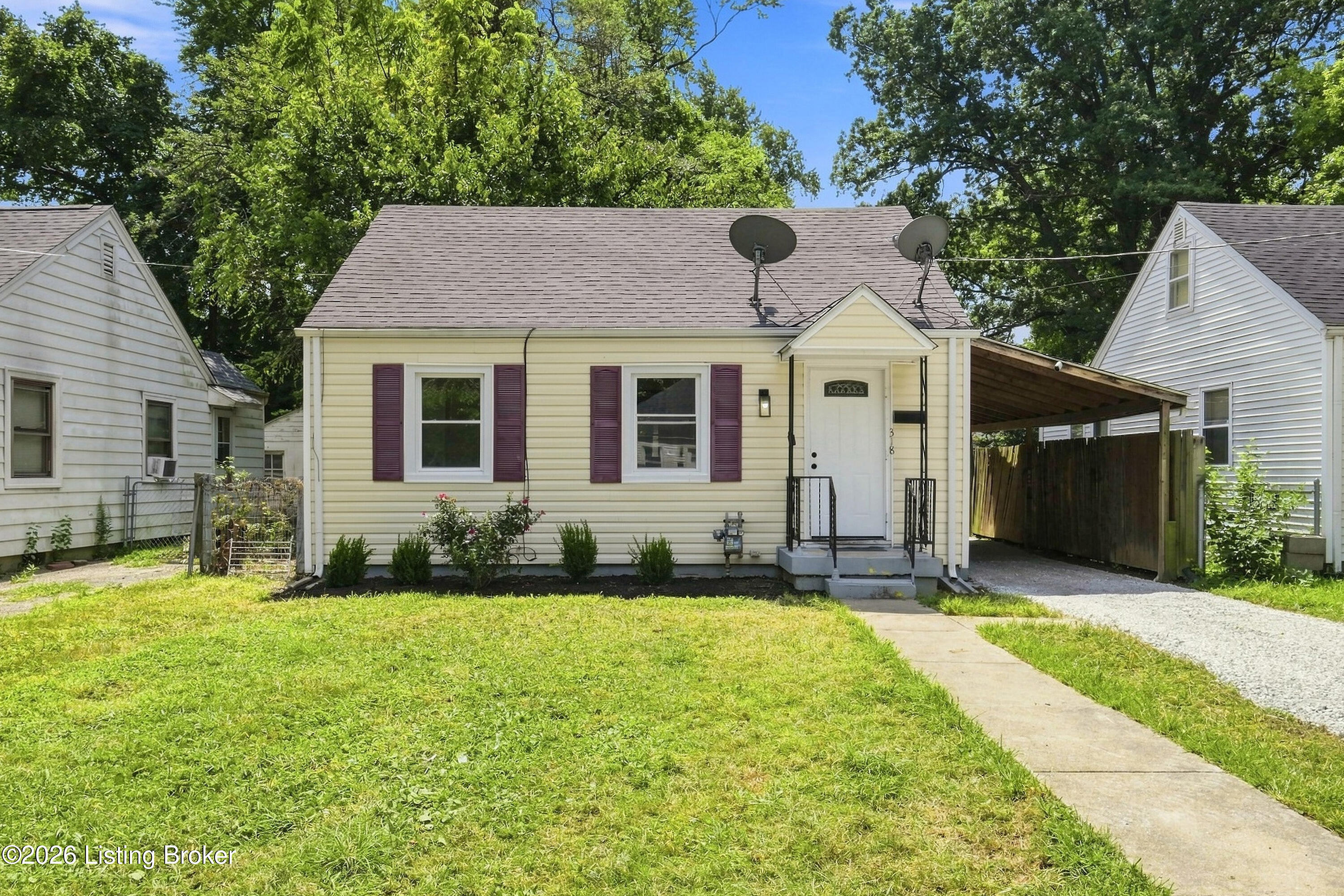 318 Freeman Ave Property Photo 1