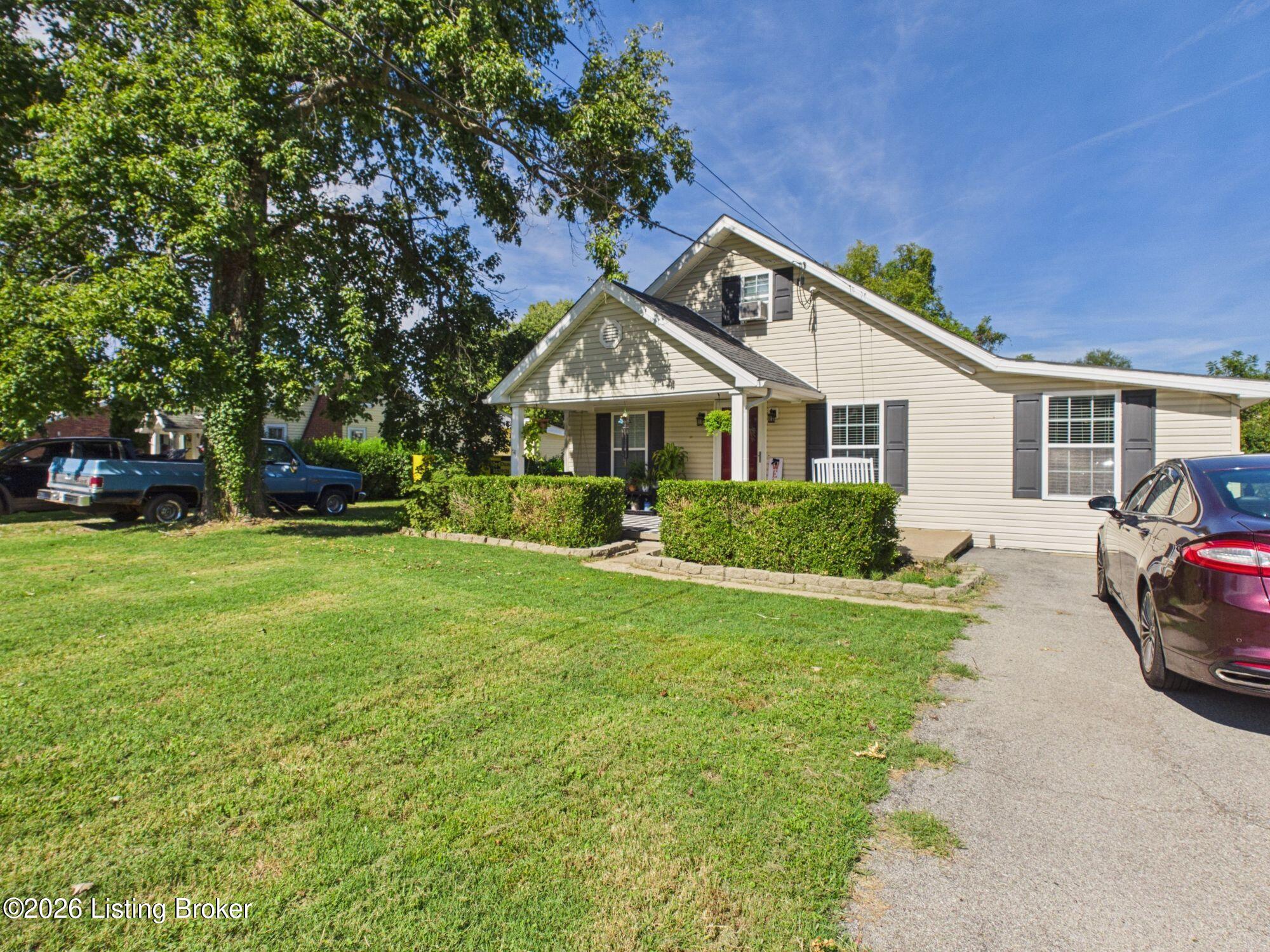 6617 W Orell Rd Property Photo 2