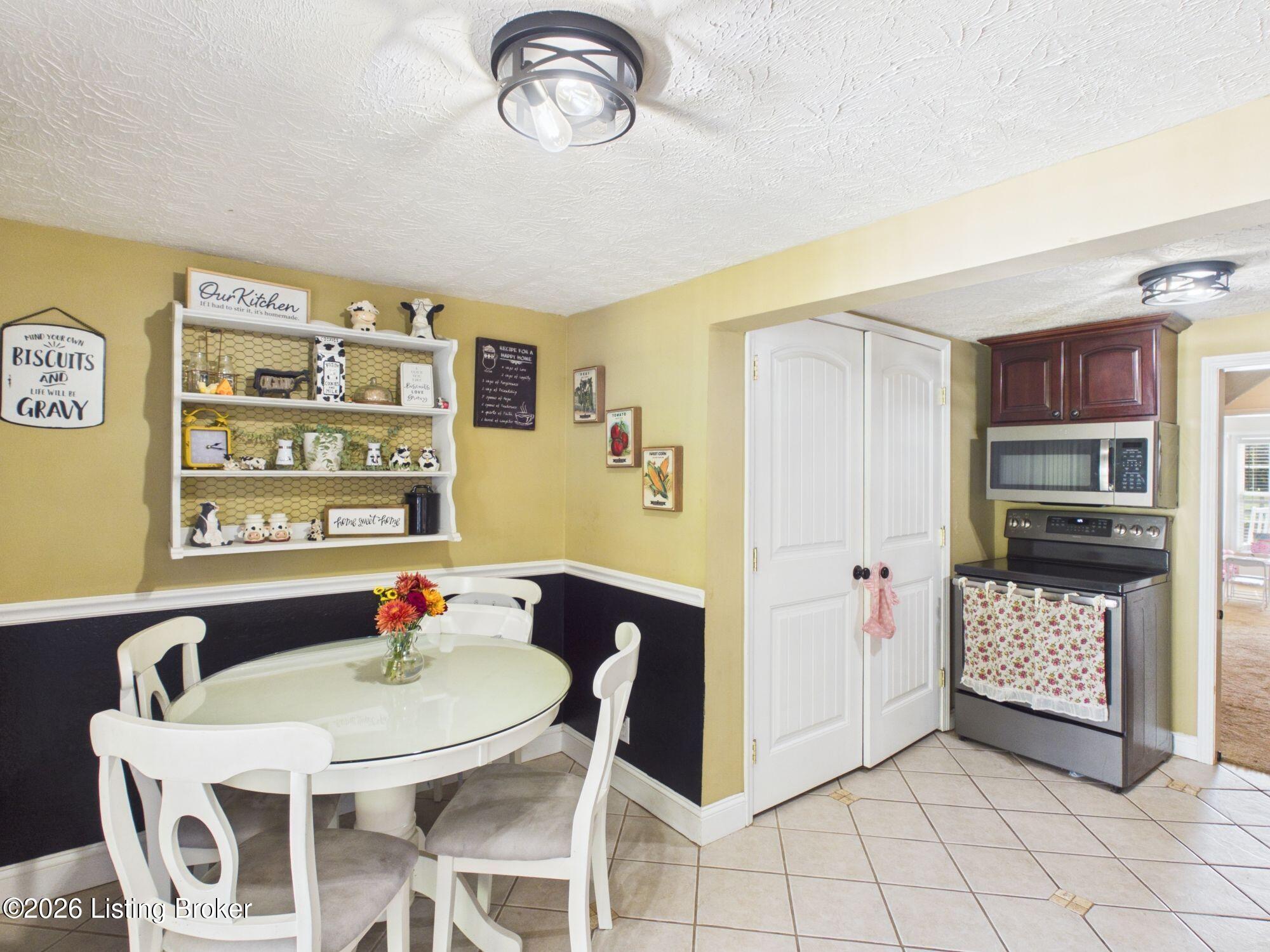 6617 W Orell Rd Property Photo 22