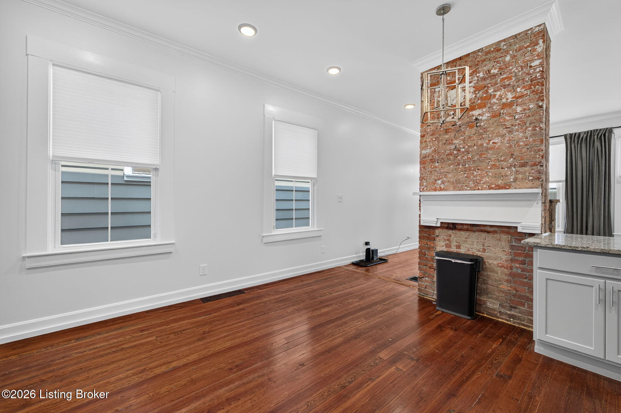 1122 E Burnett Ave Property Photo 14
