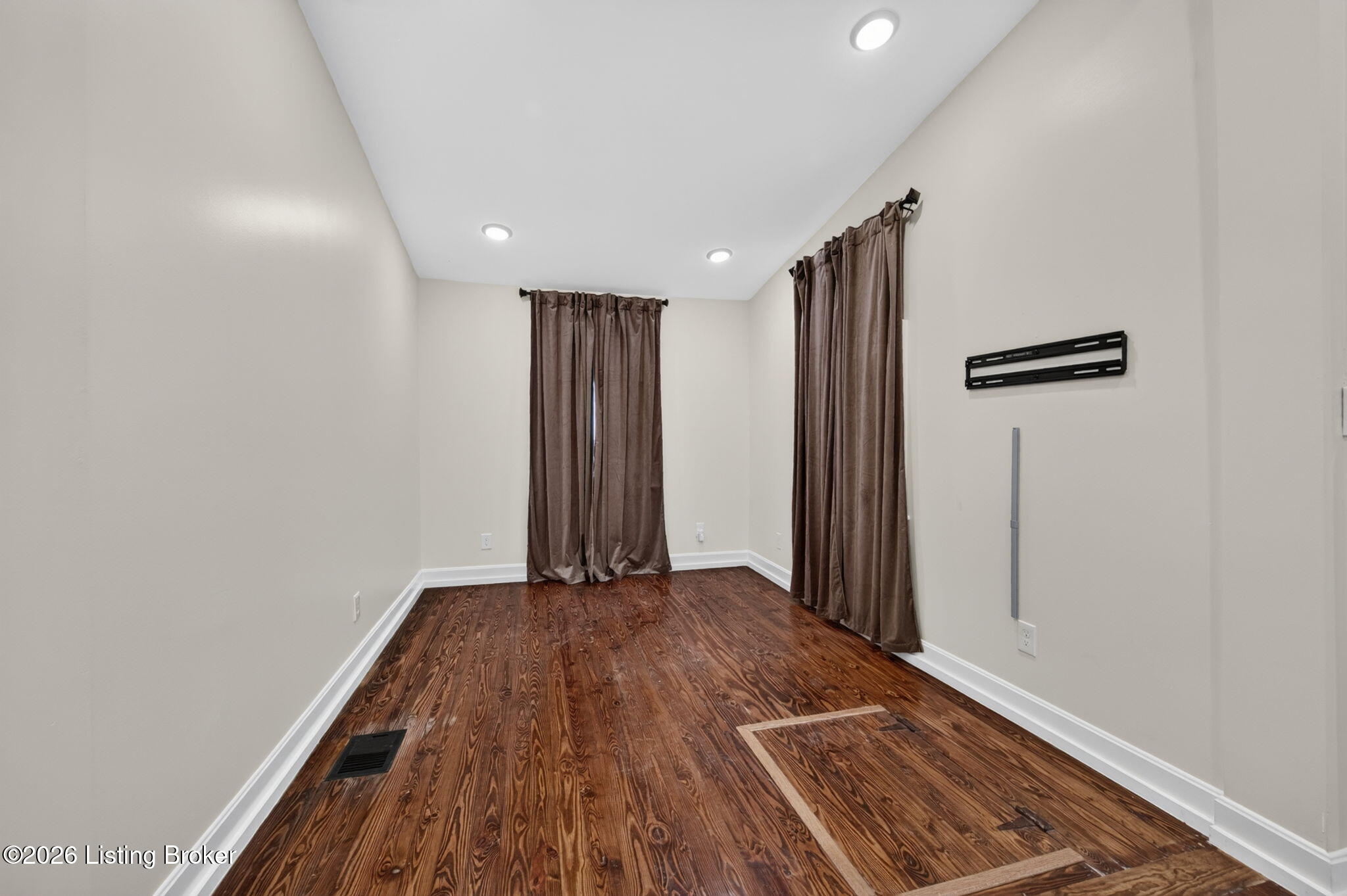 1122 E Burnett Ave Property Photo 18
