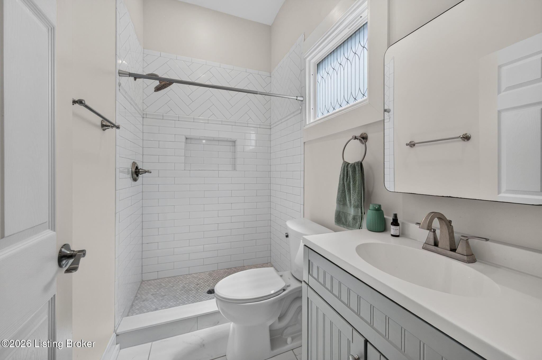 1122 E Burnett Ave Property Photo 20