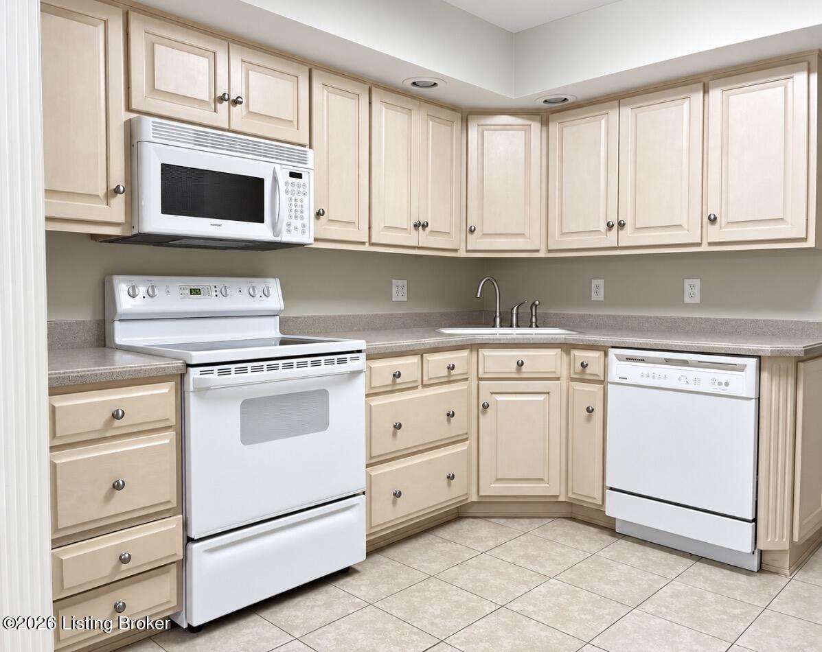 161 Thierman Ln 1H Property Photo 1