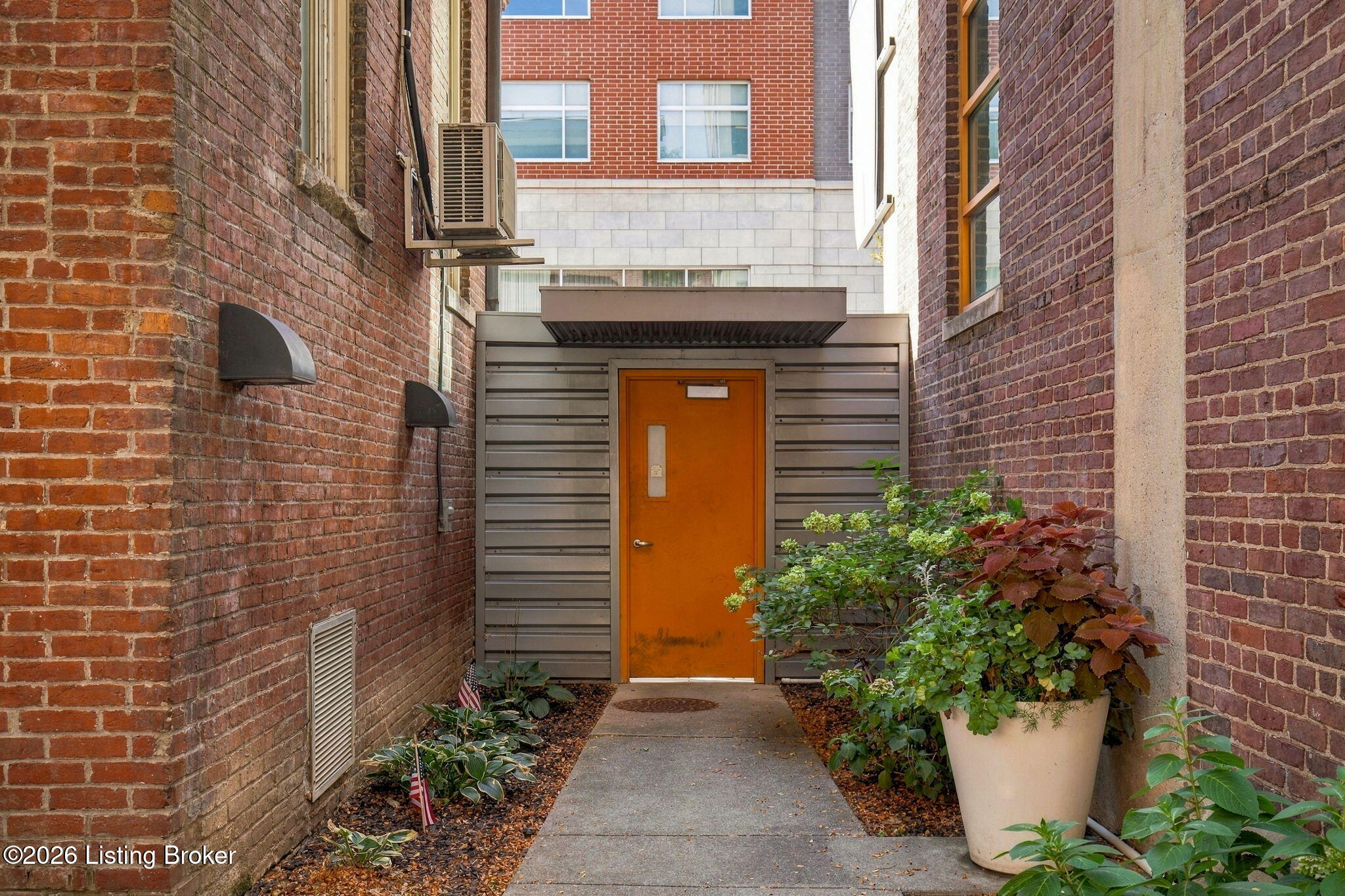 309 E Market St 302 Property Photo 50