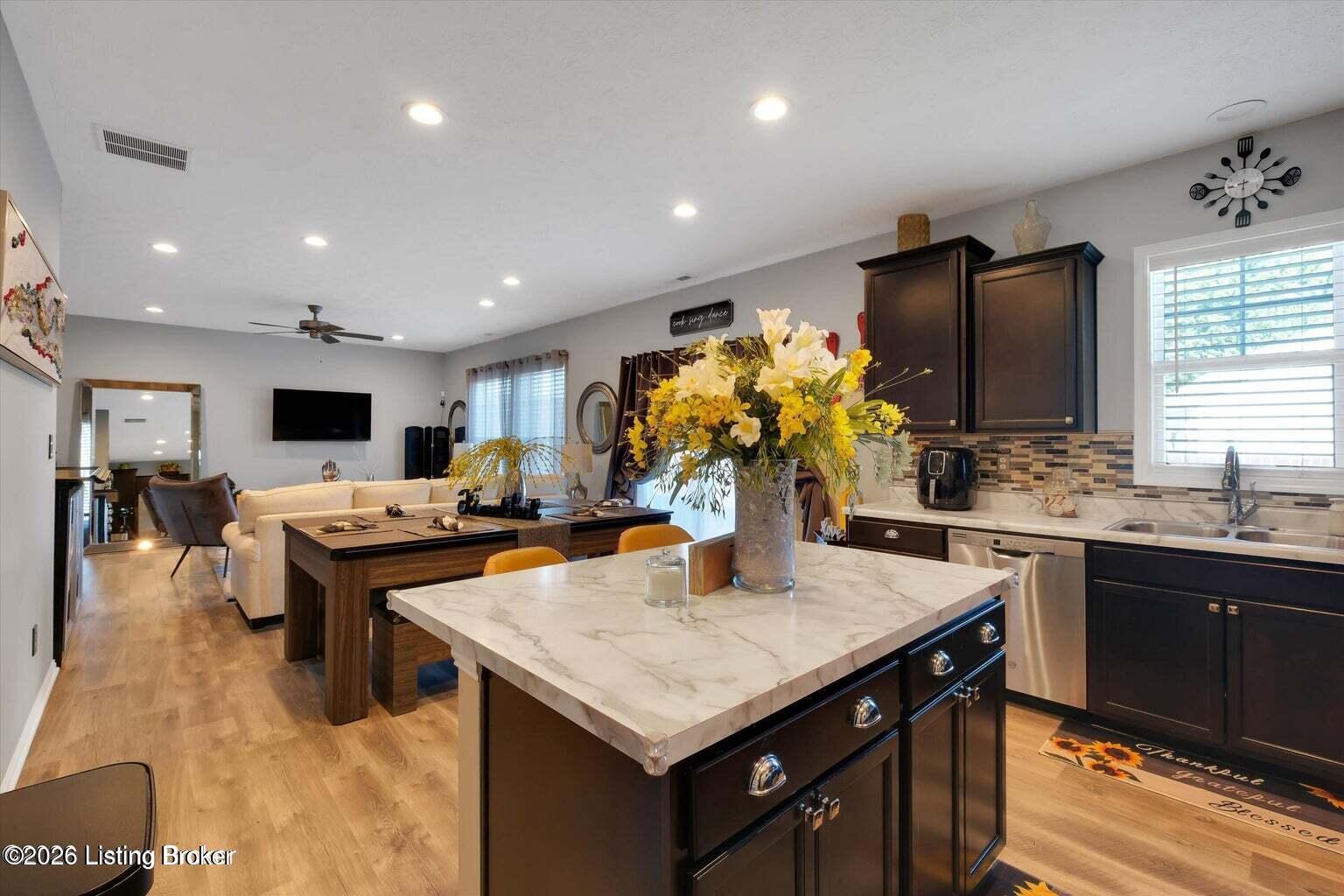 6522 Oak Village Dr Property Photo 3