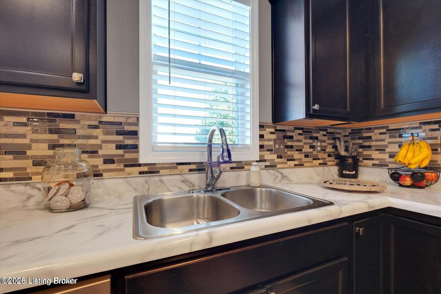 6522 Oak Village Dr Property Photo 5