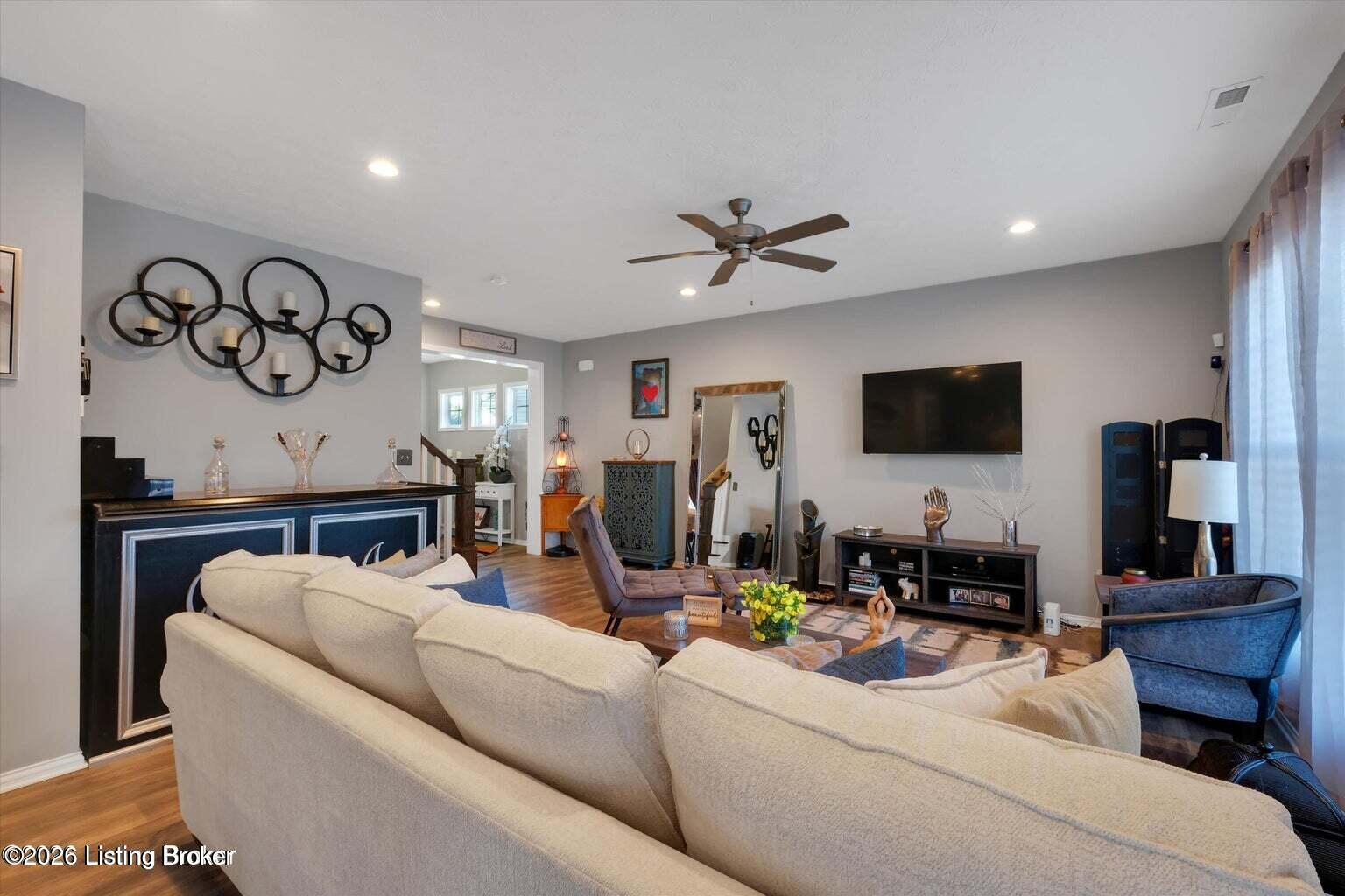 6522 Oak Village Dr Property Photo 7