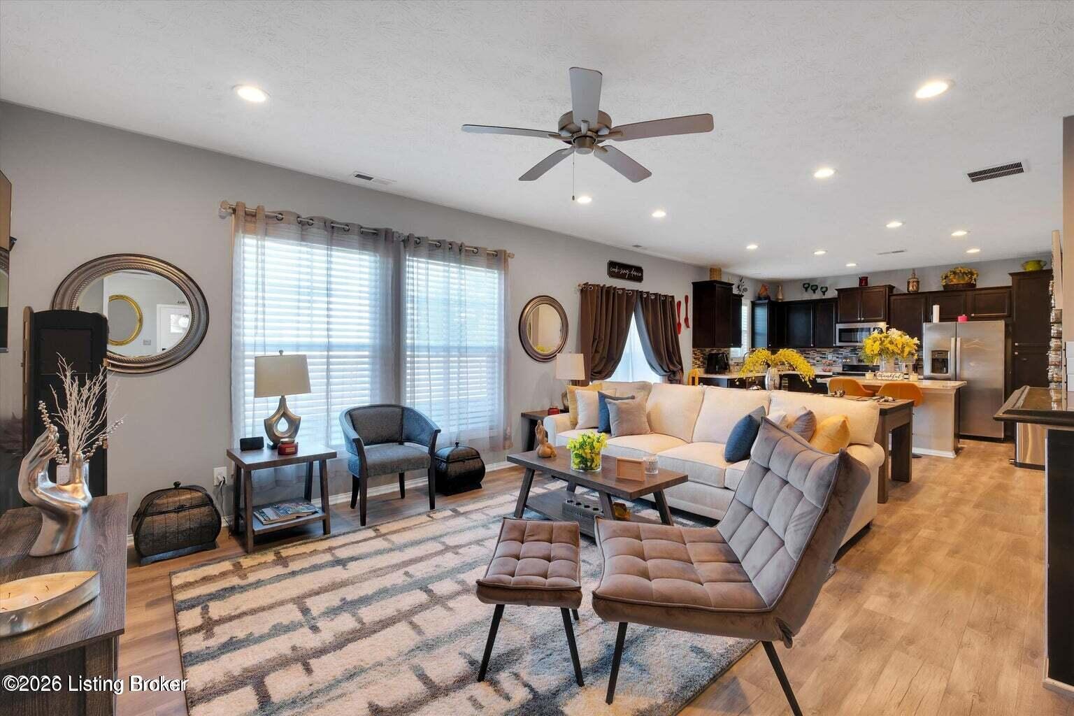 6522 Oak Village Dr Property Photo 8