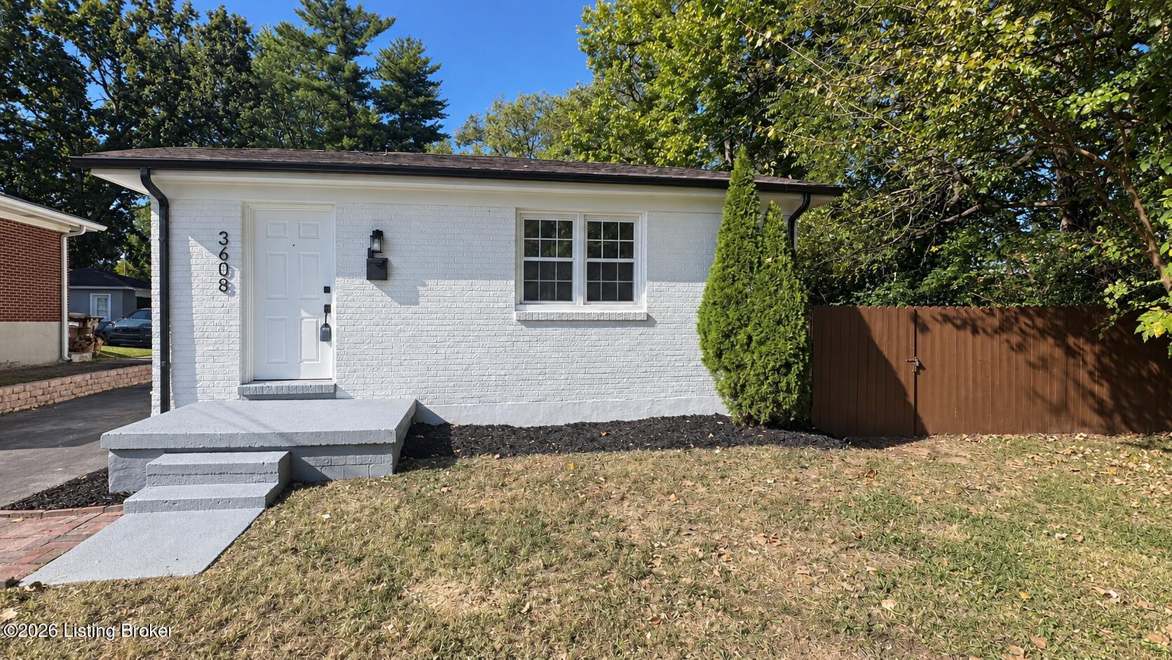 3608 Goldsmith Ln Property Photo 2