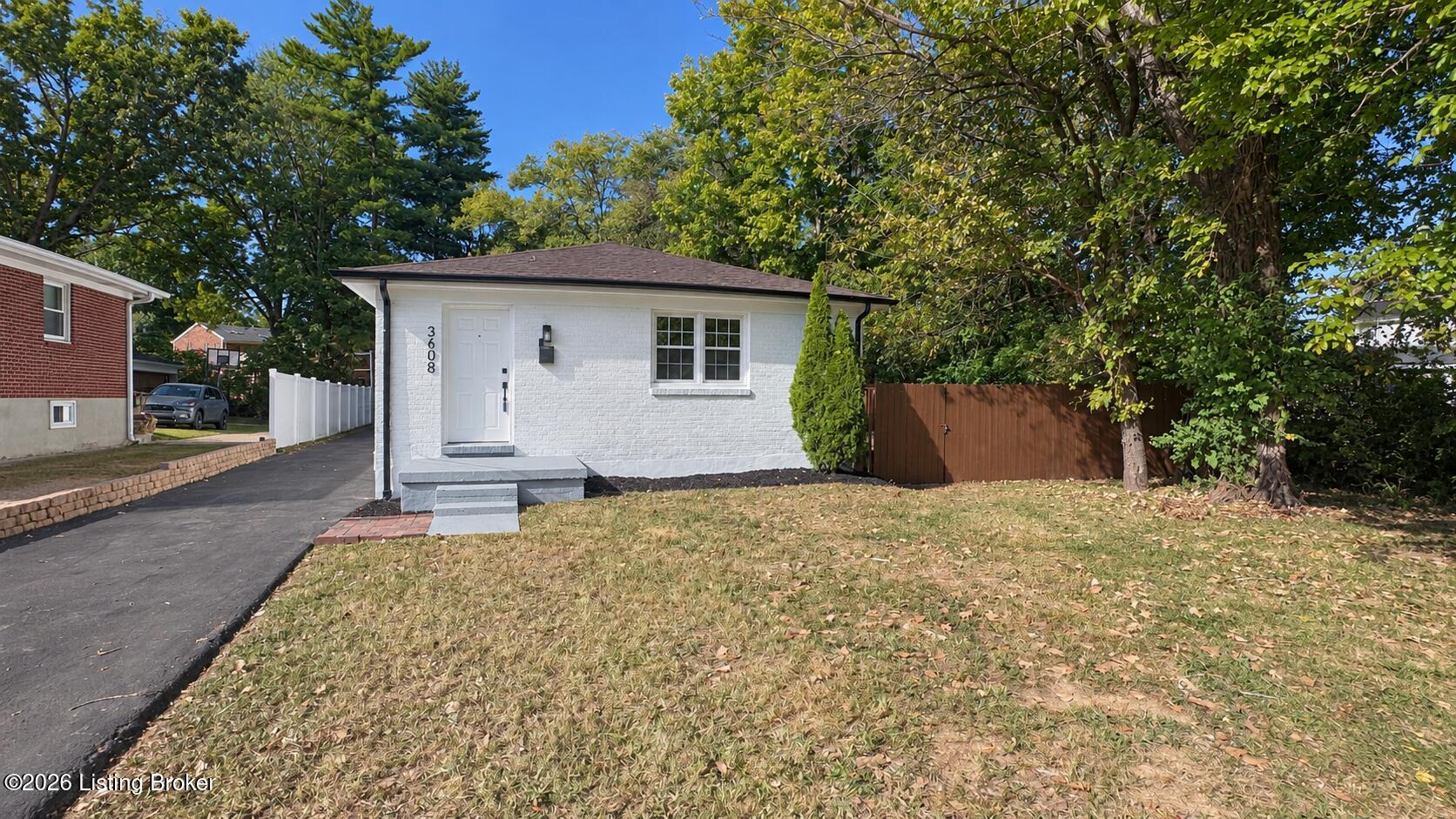 3608 Goldsmith Ln Property Photo 3