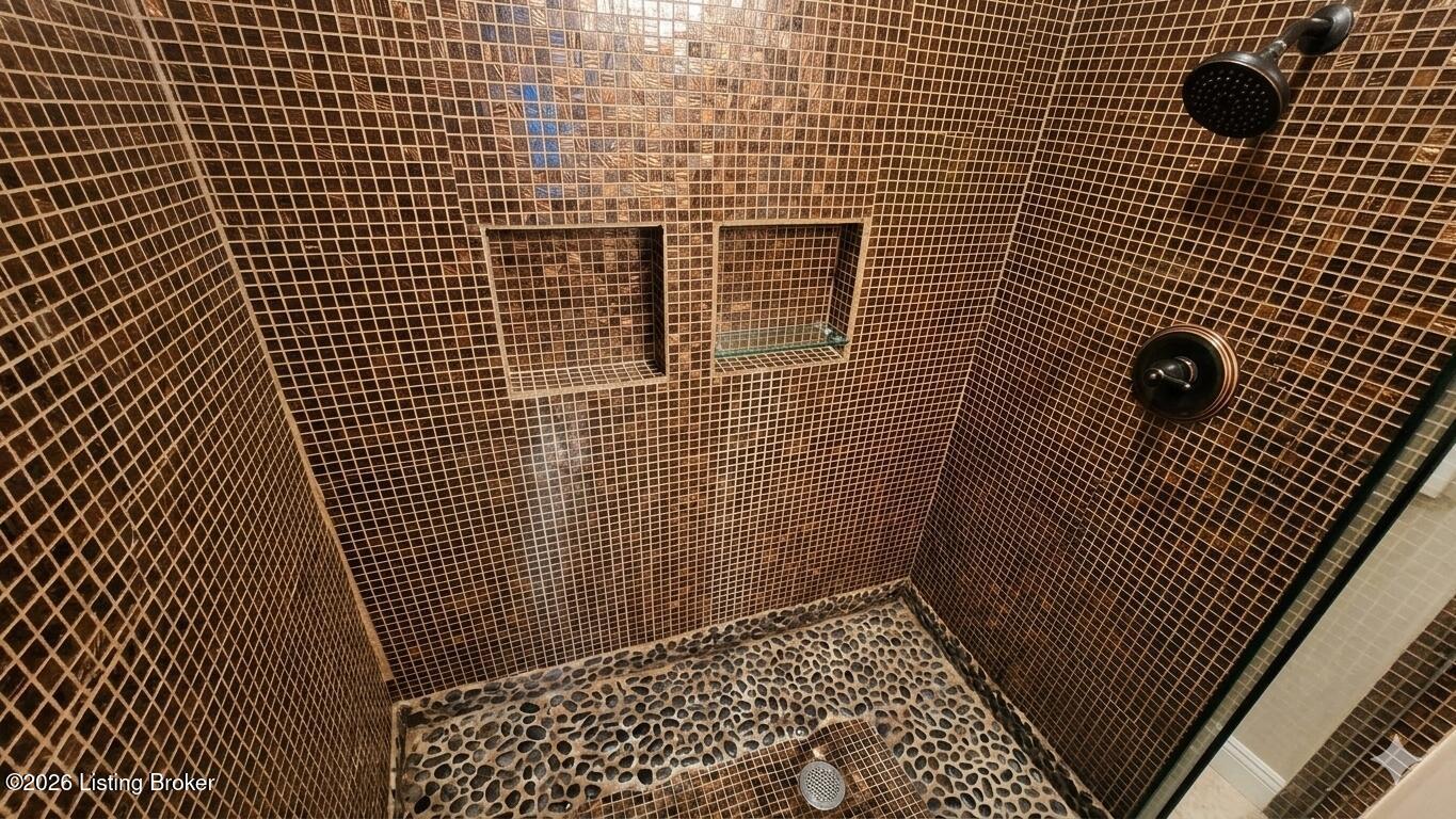 420 W 6th St Property Photo 16
