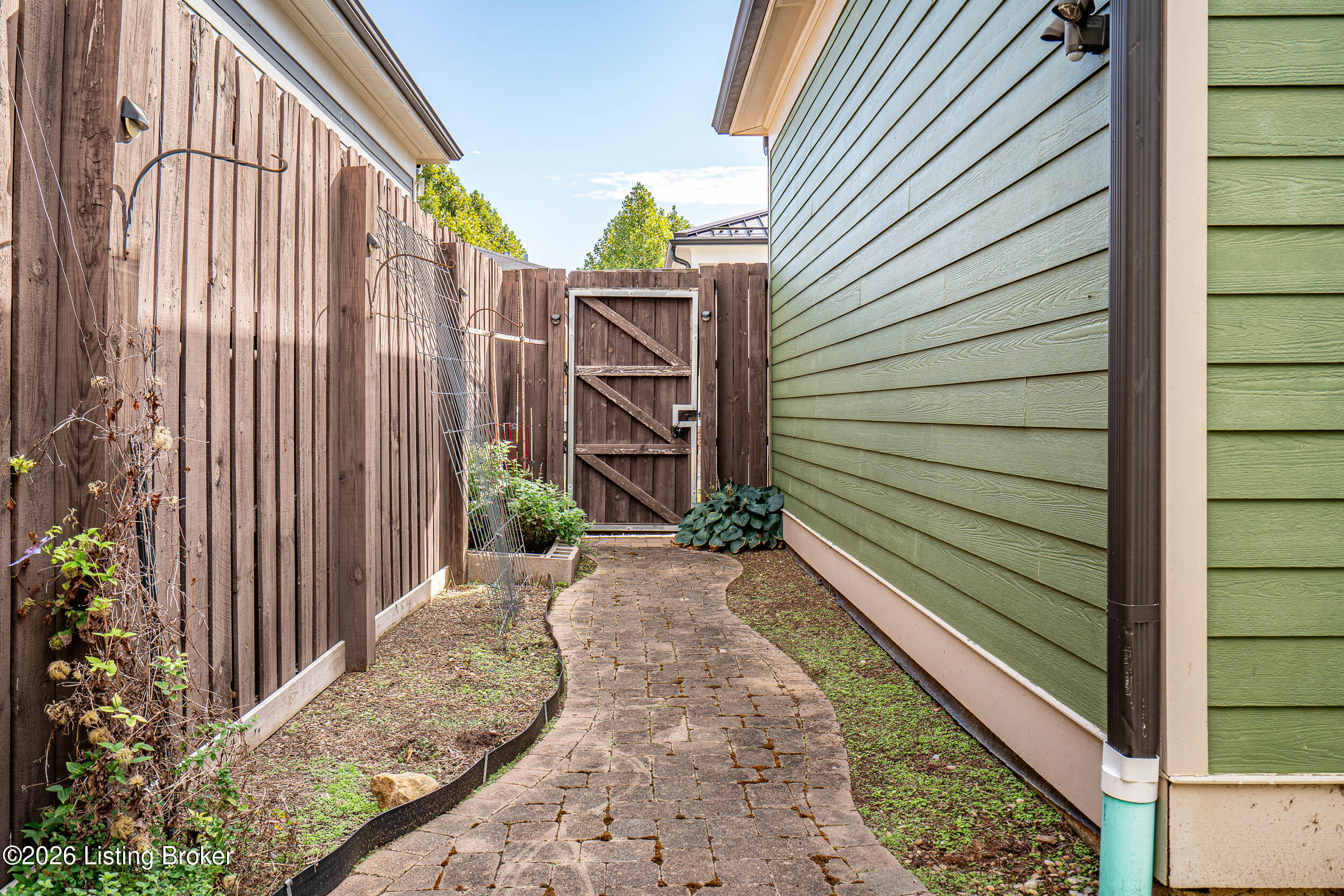 10707 Impatiens St Property Photo 58