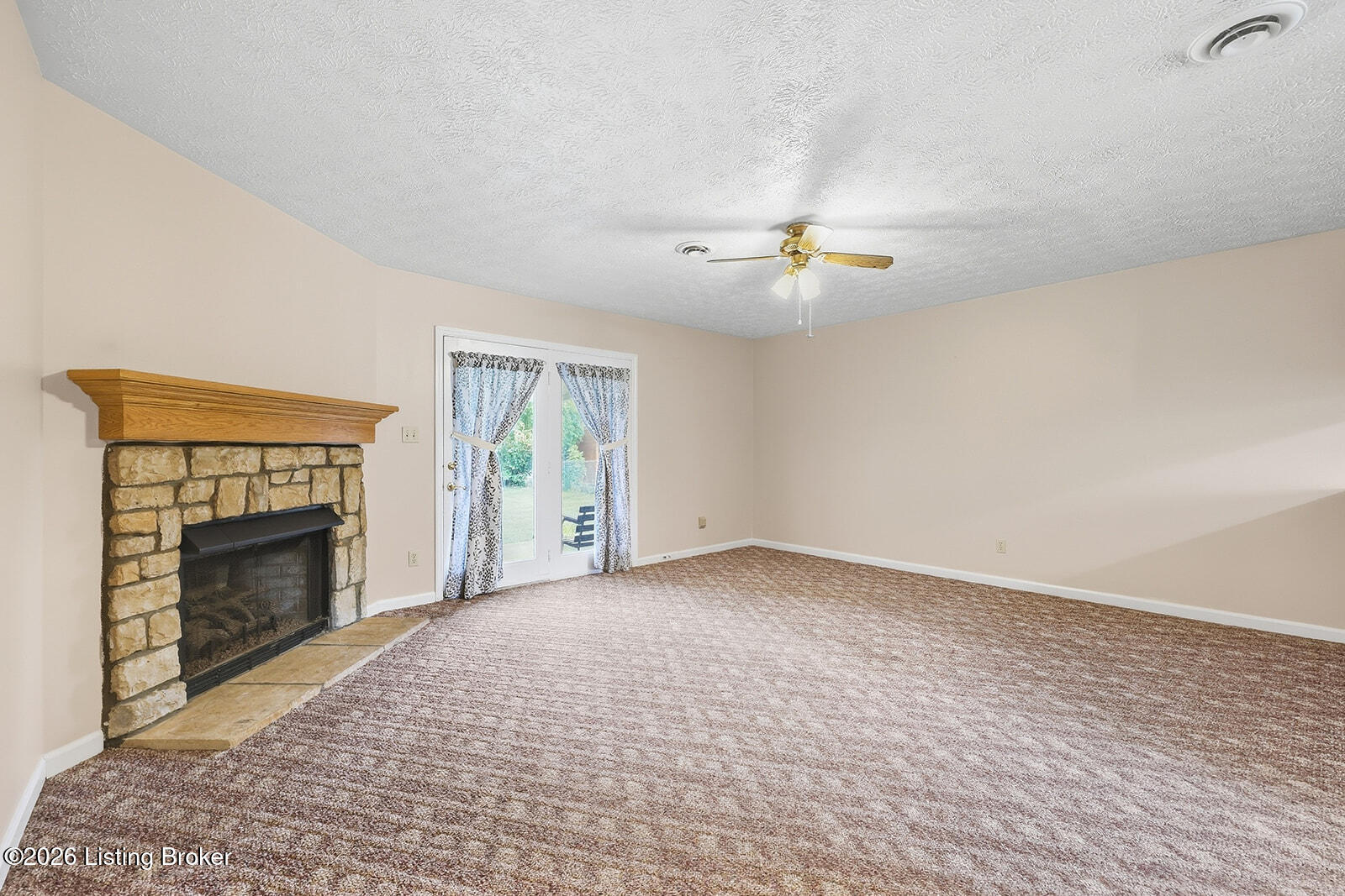 113 Roark Ct Property Photo 2