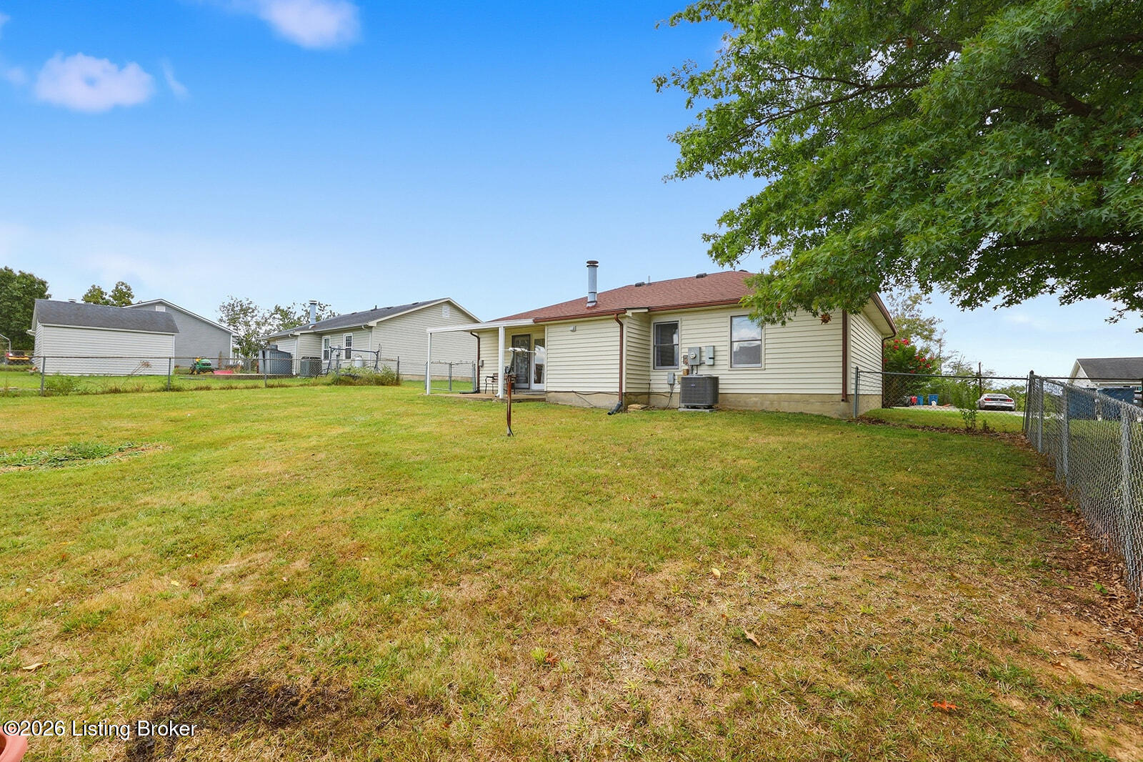 113 Roark Ct Property Photo 4