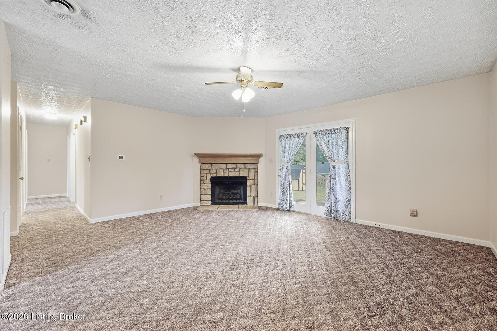 113 Roark Ct Property Photo 9