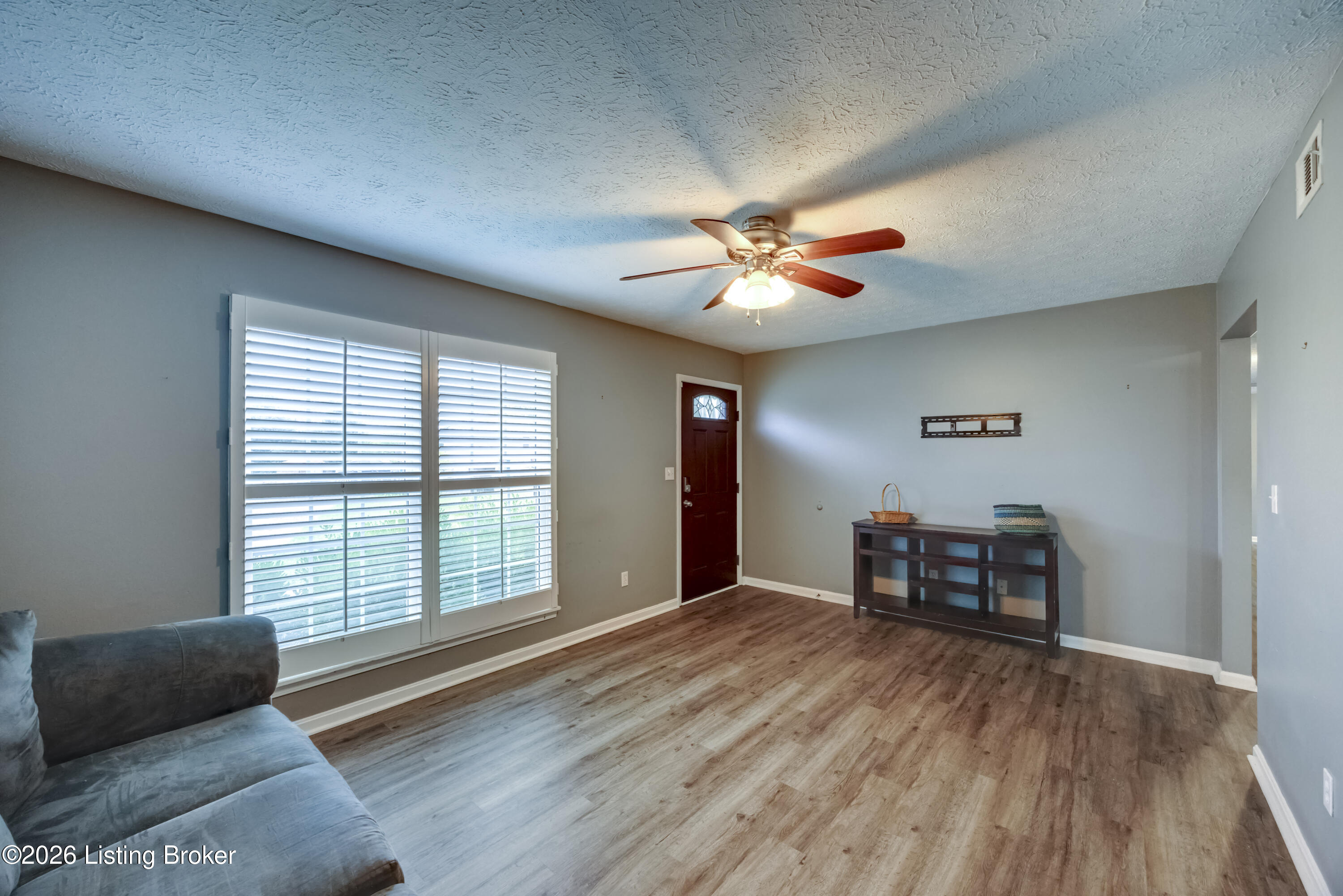 6001 Hickory Tree Rd Property Photo 3