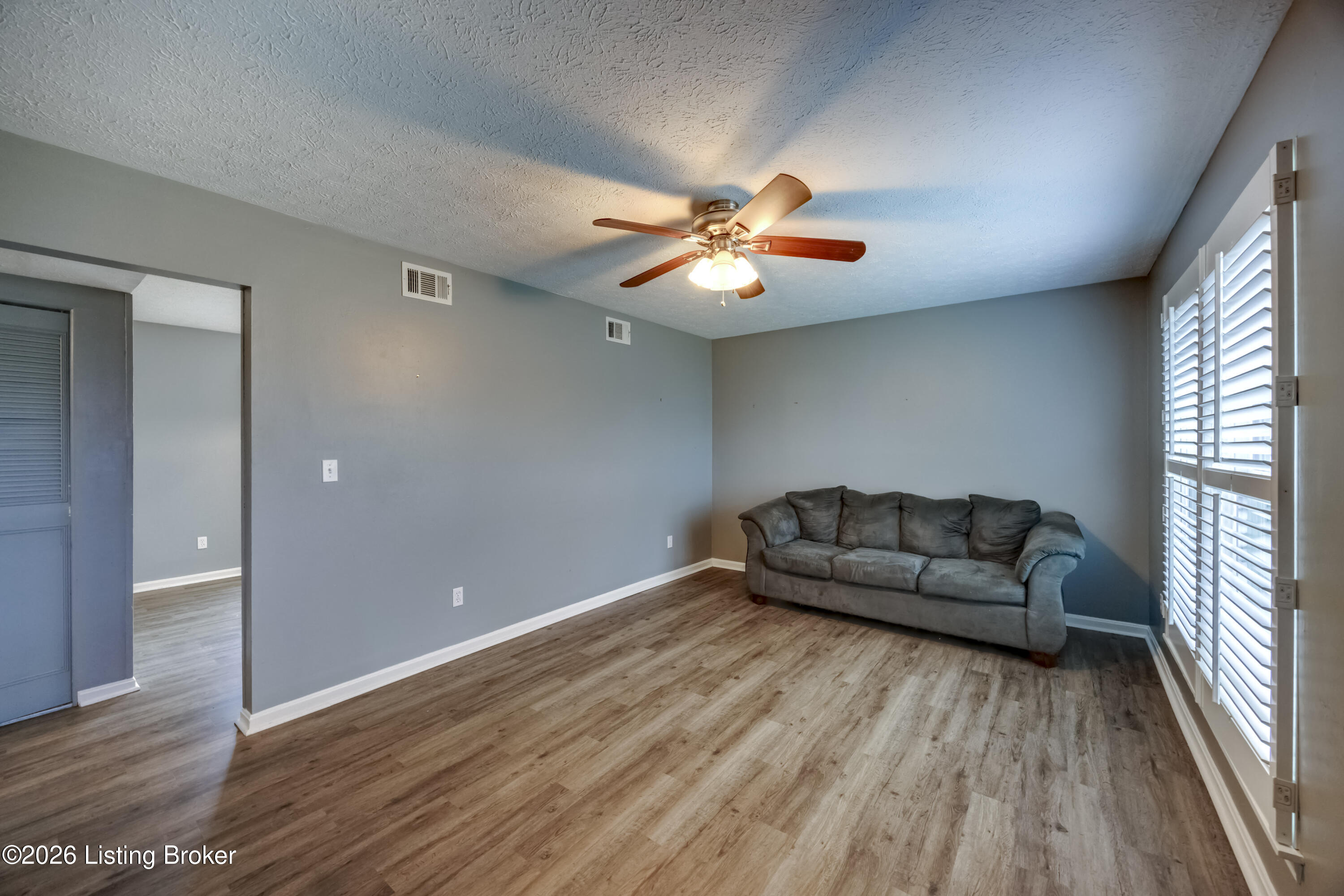 6001 Hickory Tree Rd Property Photo 5