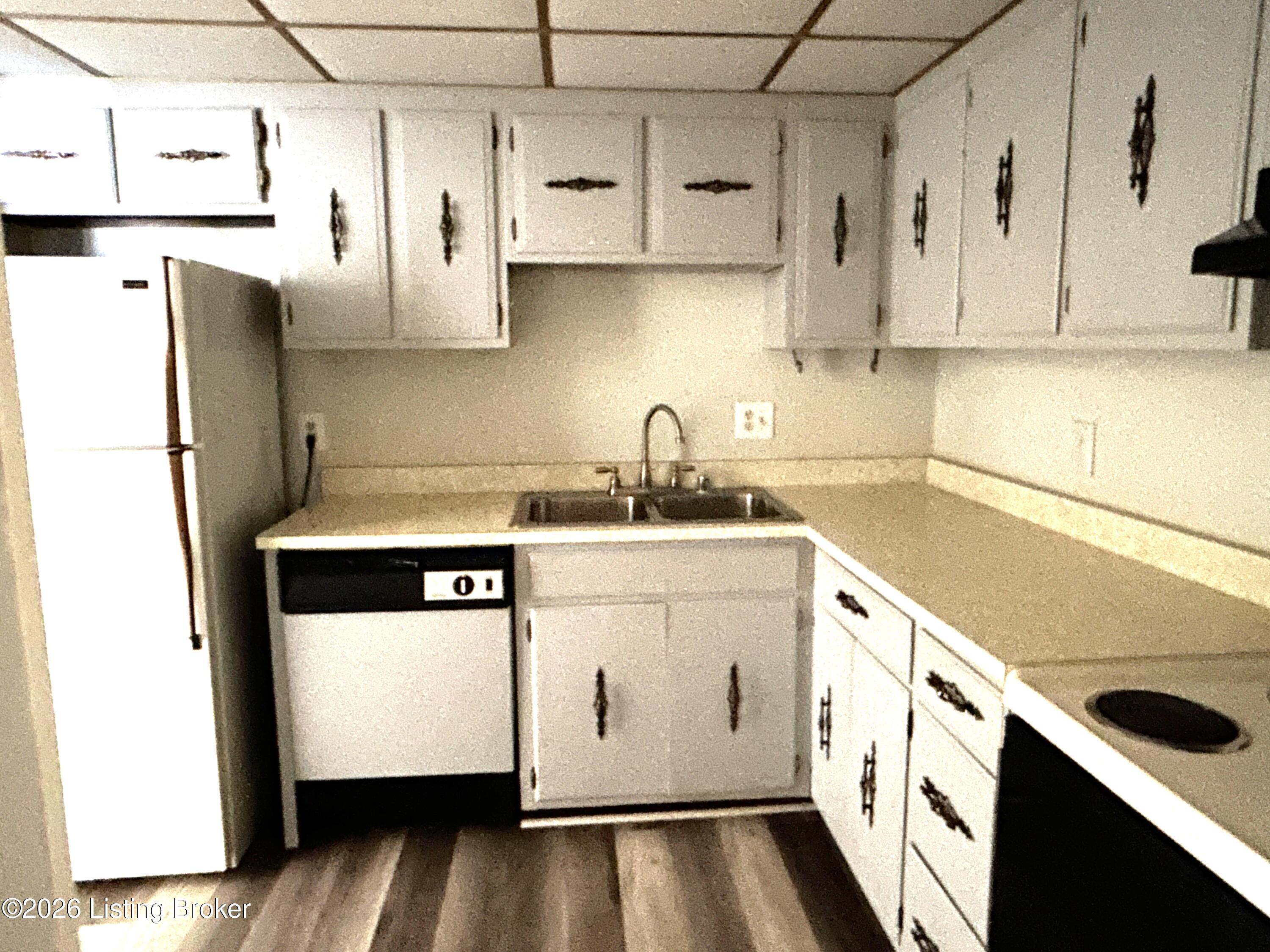 165 Thierman Ln Apt 307 Property Photo 3