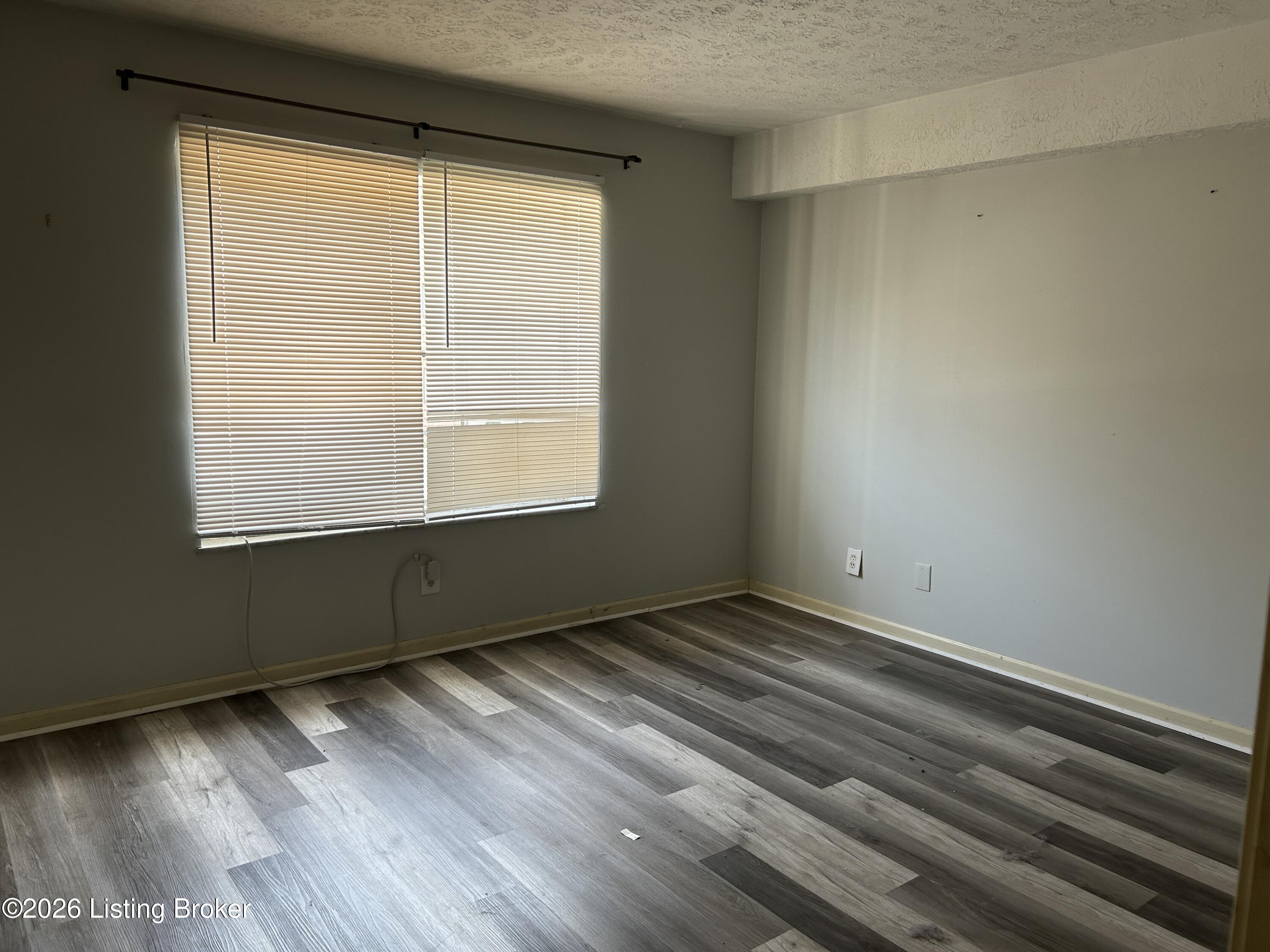 165 Thierman Ln Apt 307 Property Photo 4