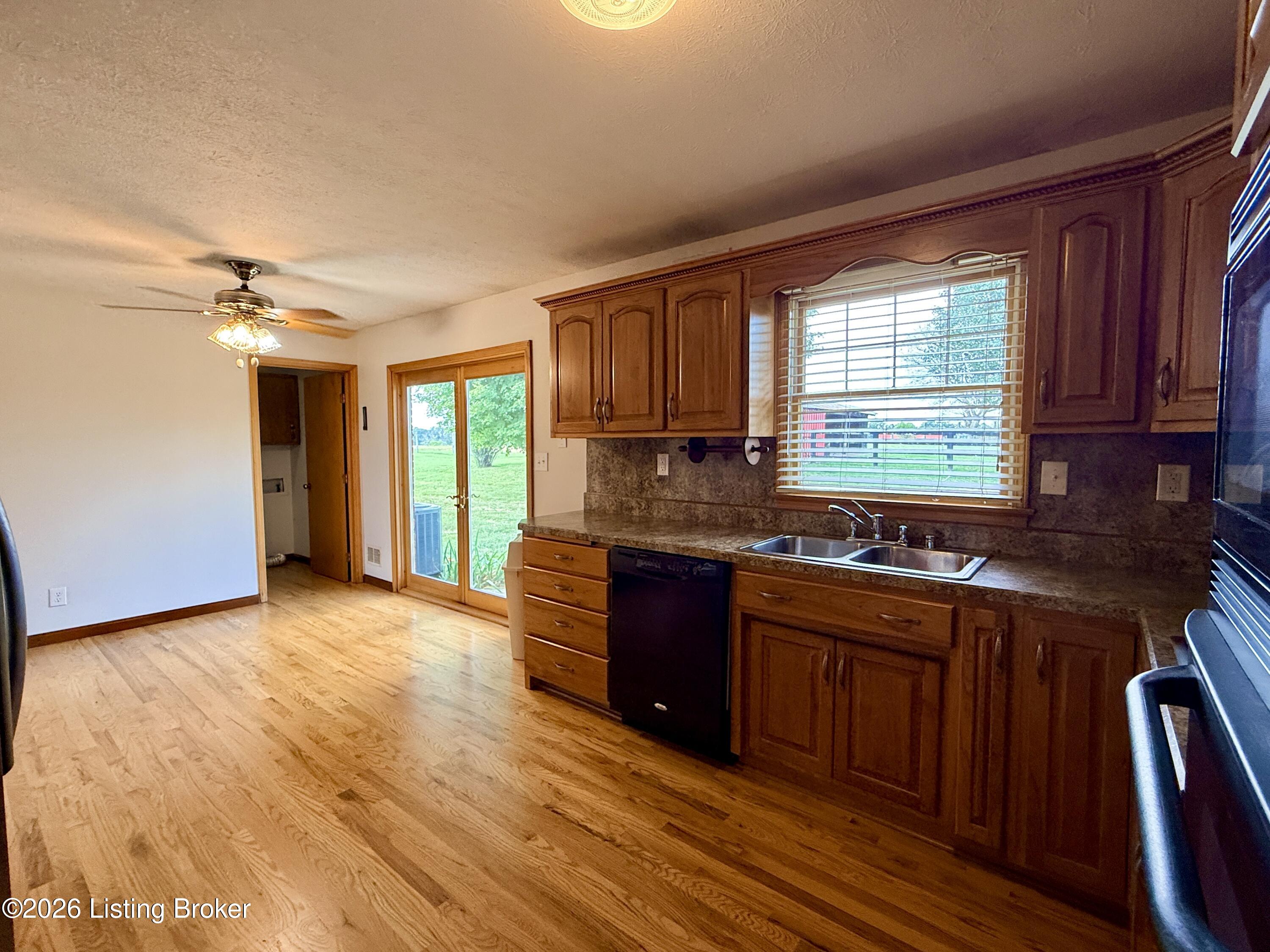4198 Springfield Rd Property Photo 14