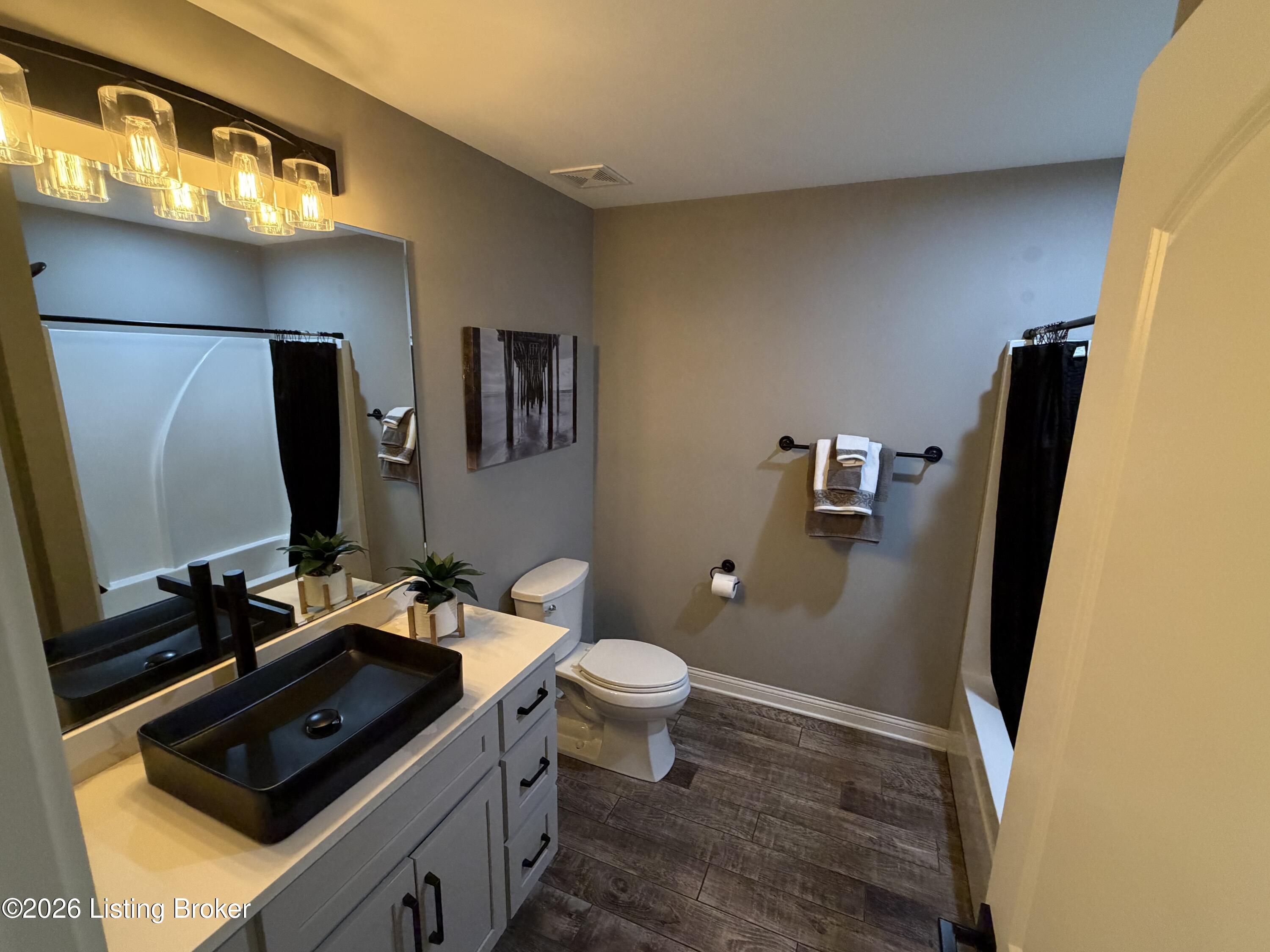 130 Burlington Ct Property Photo 21