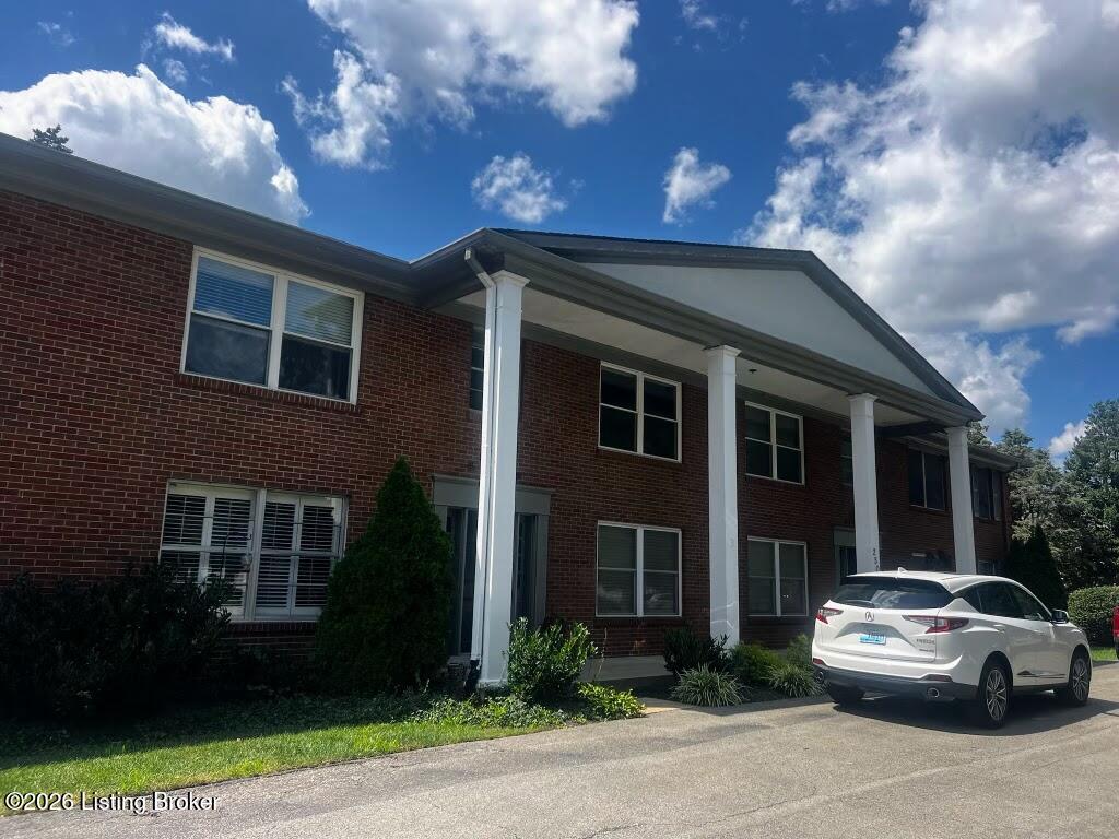 250 Chenoweth Ln Apt 2 Property Photo 1