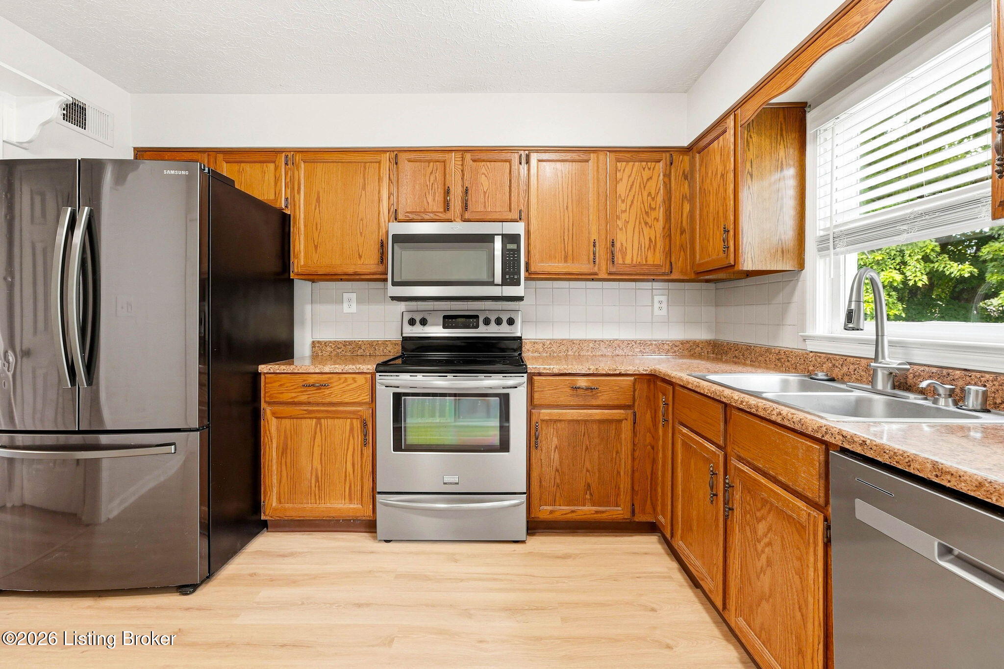 12113 Cloverdale Dr Property Photo 18