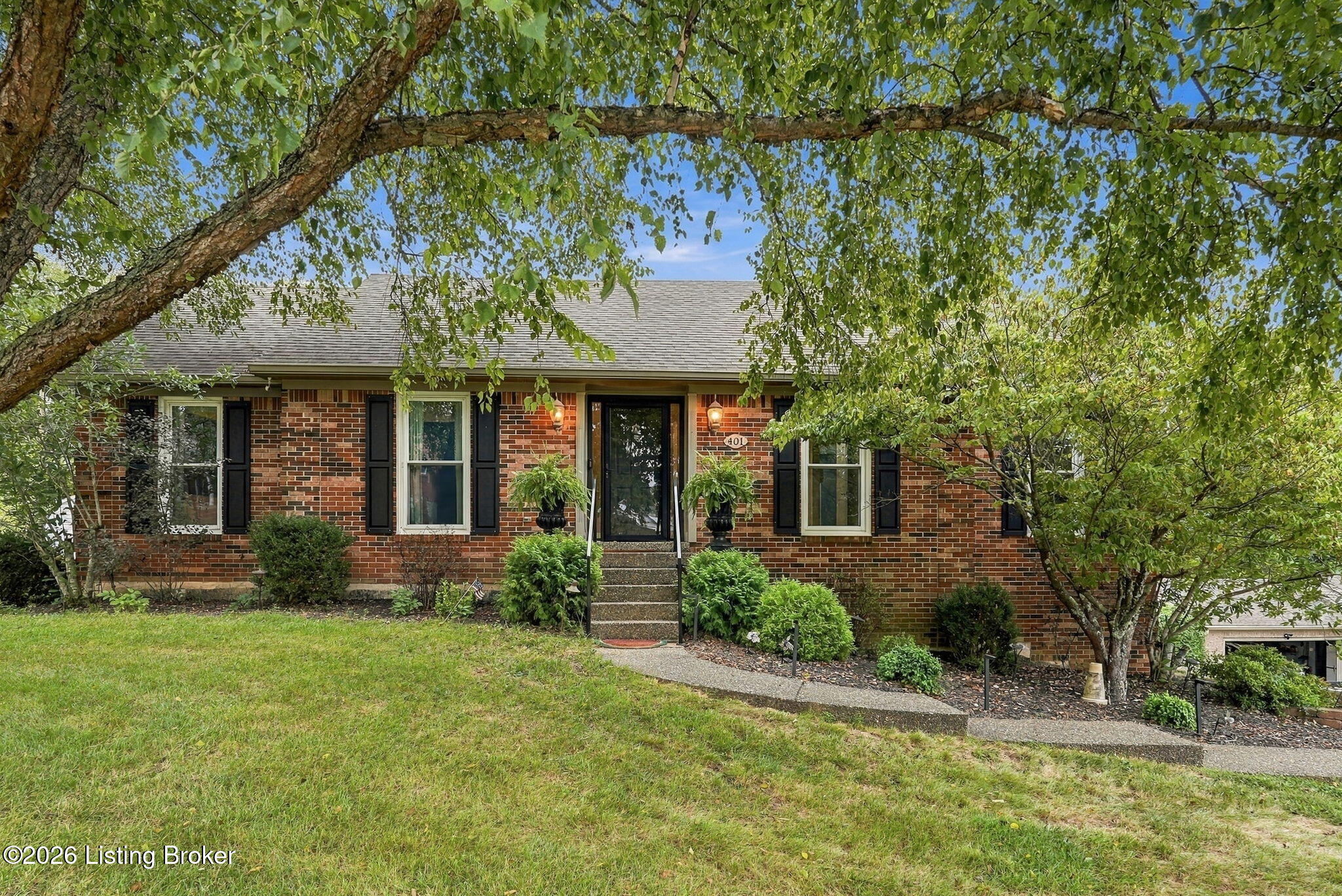 401 Winding Way Property Photo 1