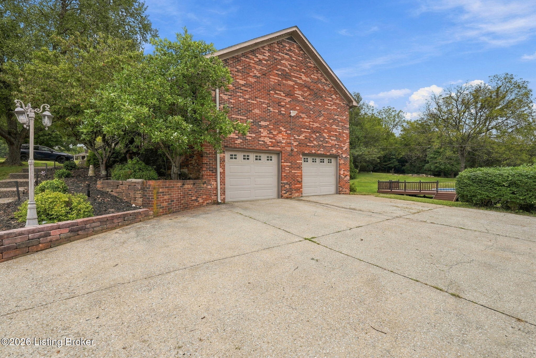 401 Winding Way Property Photo 3