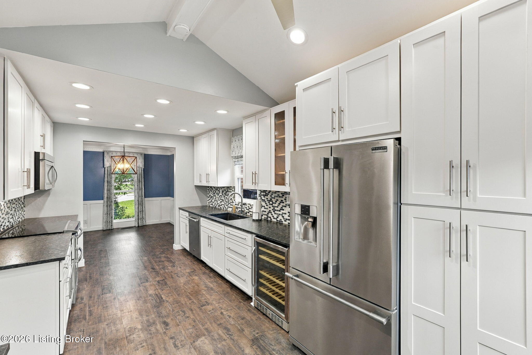 401 Winding Way Property Photo 6