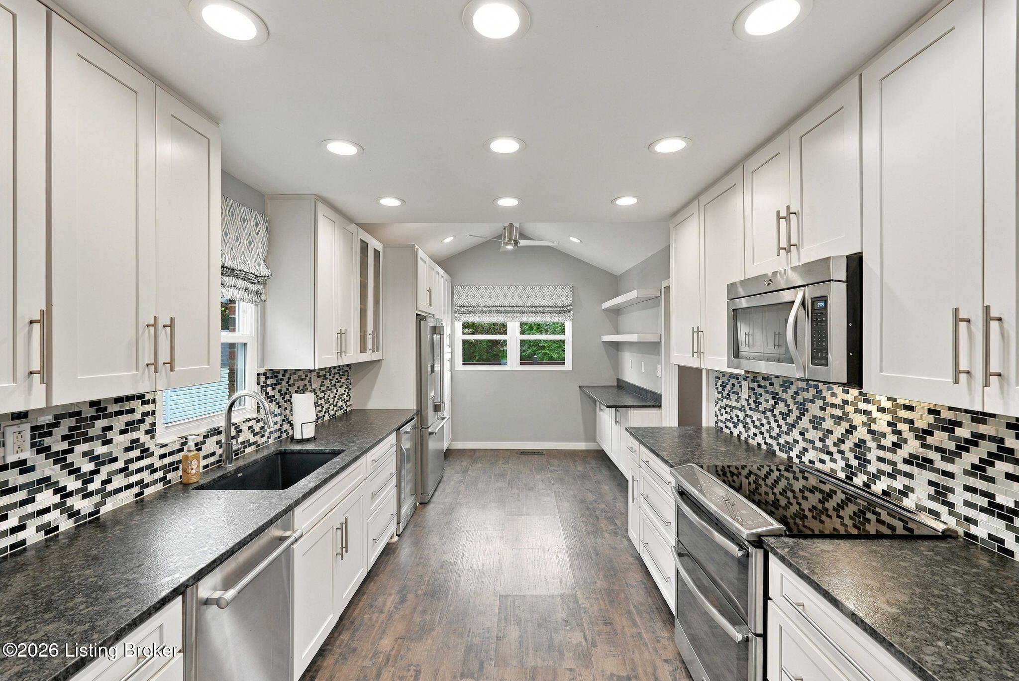 401 Winding Way Property Photo 8