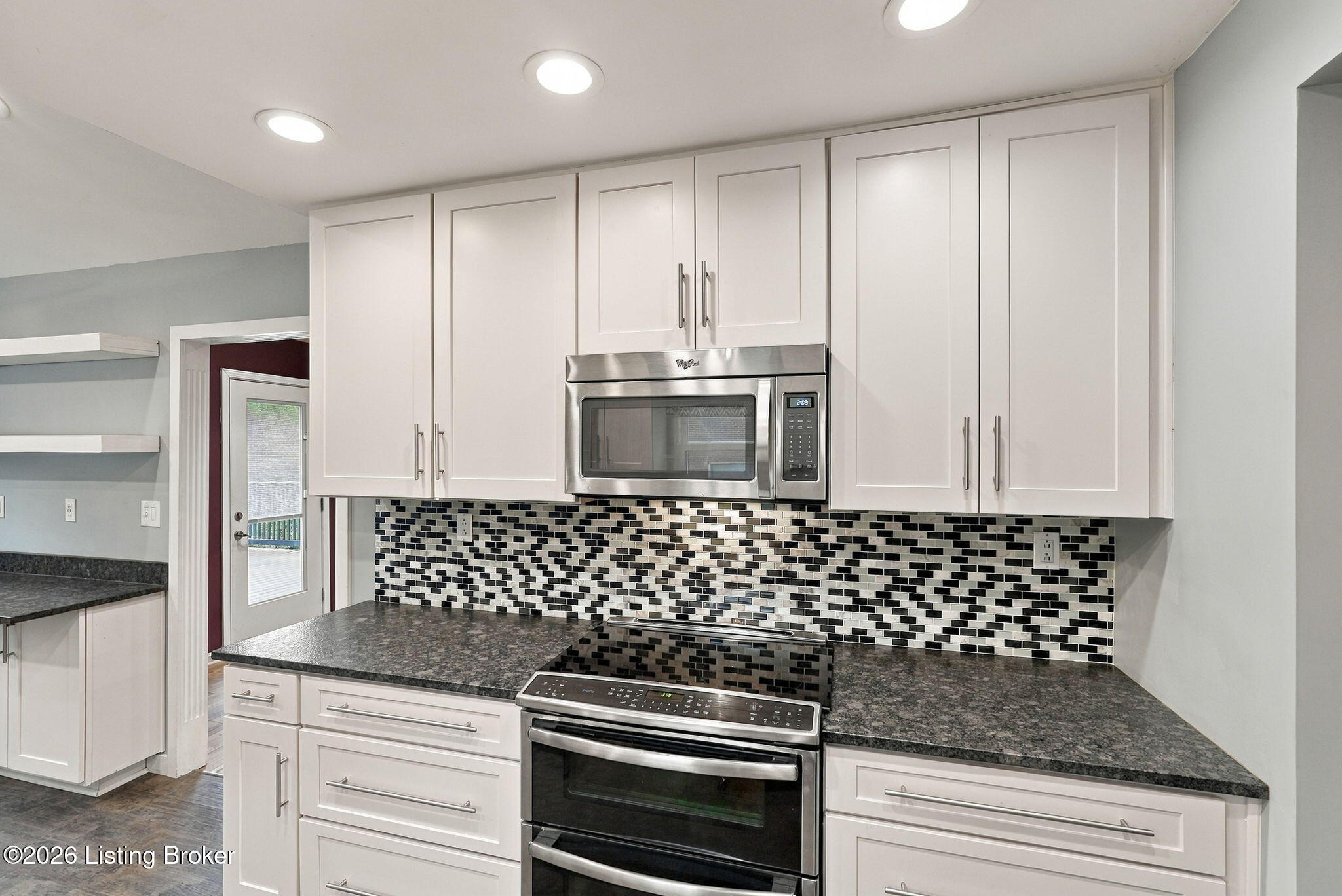 401 Winding Way Property Photo 9