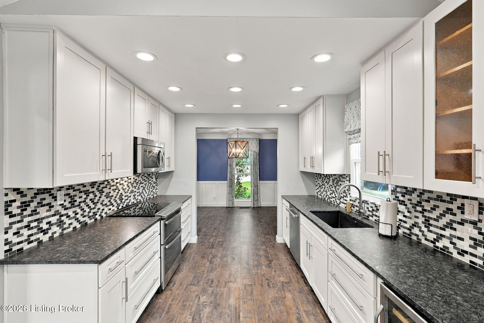 401 Winding Way Property Photo 10