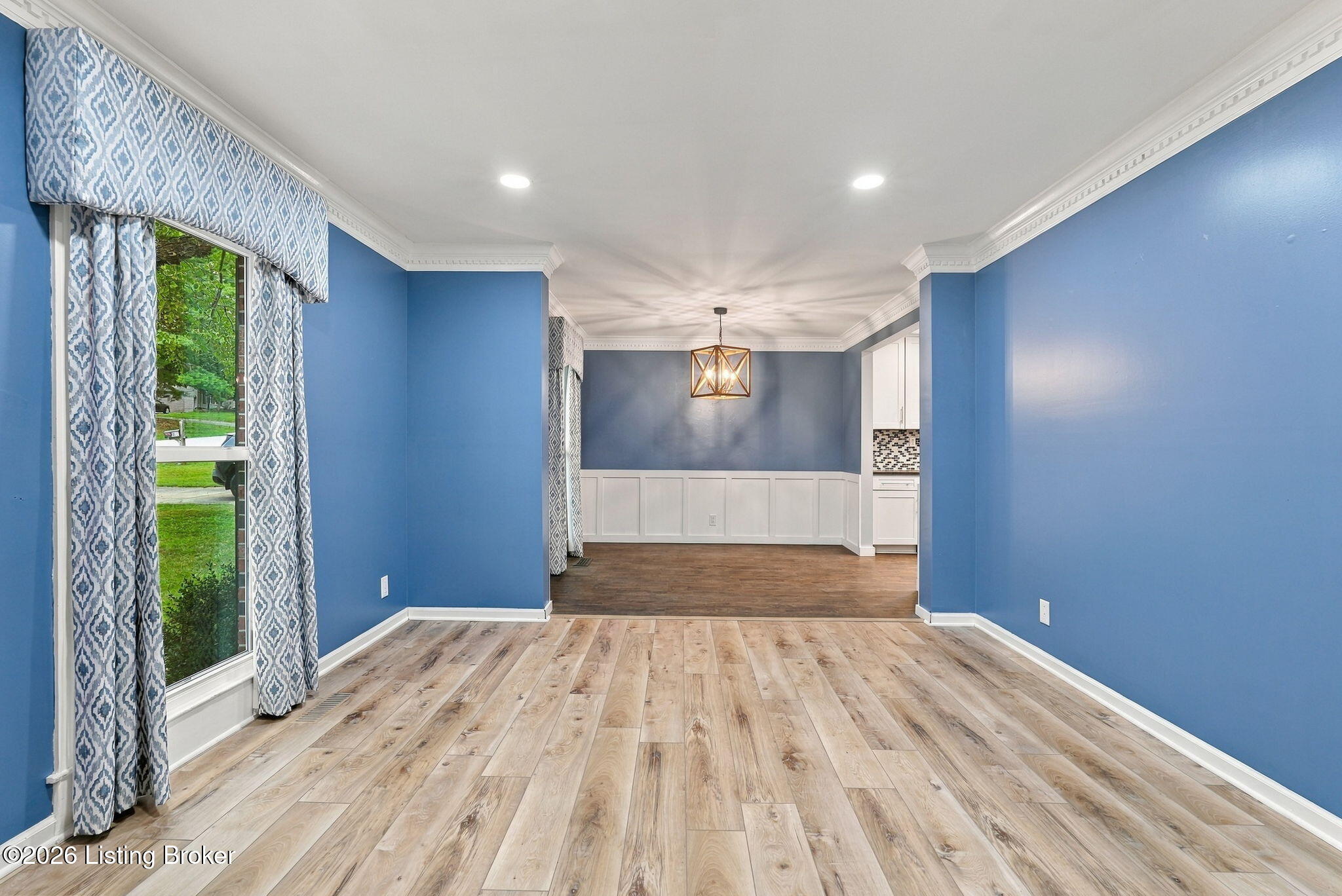401 Winding Way Property Photo 11
