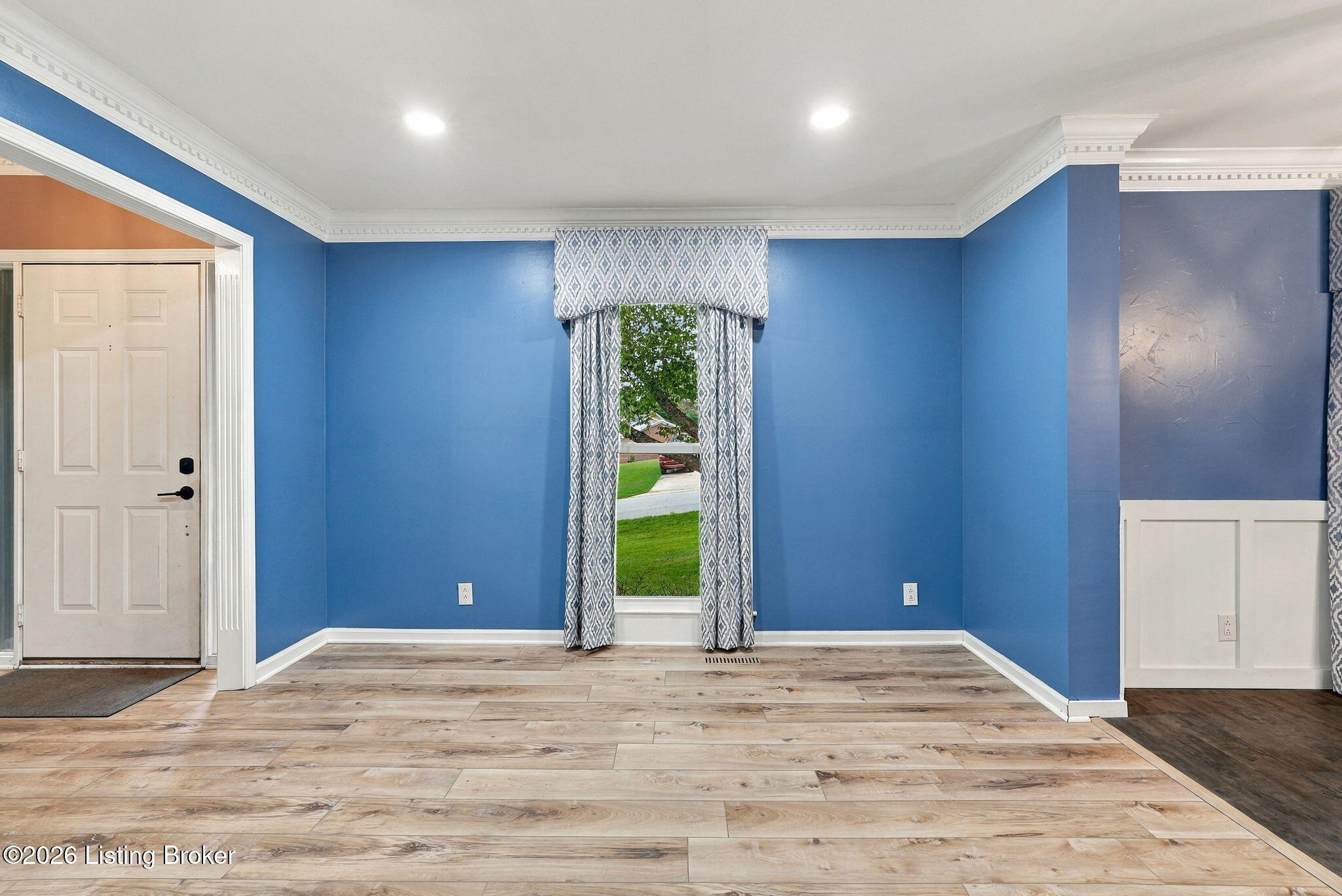 401 Winding Way Property Photo 12