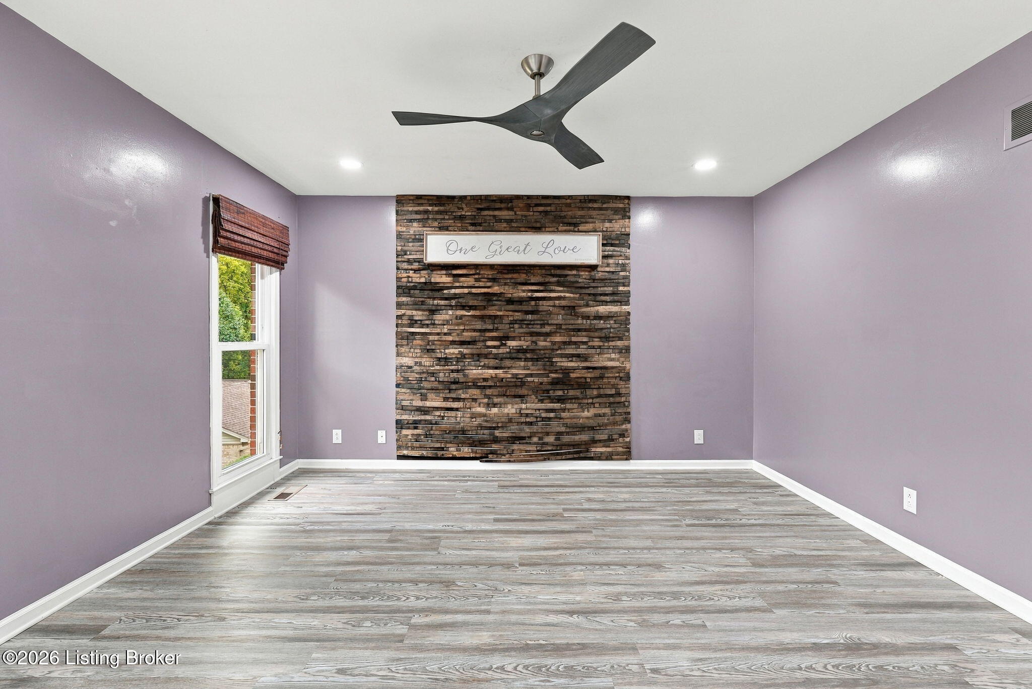 401 Winding Way Property Photo 24