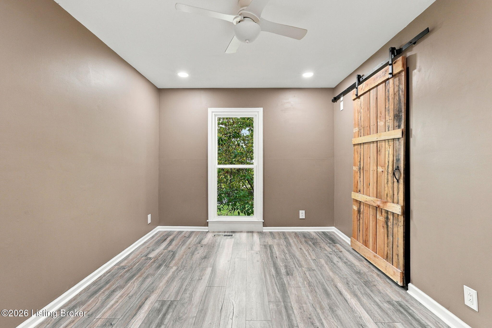 401 Winding Way Property Photo 31