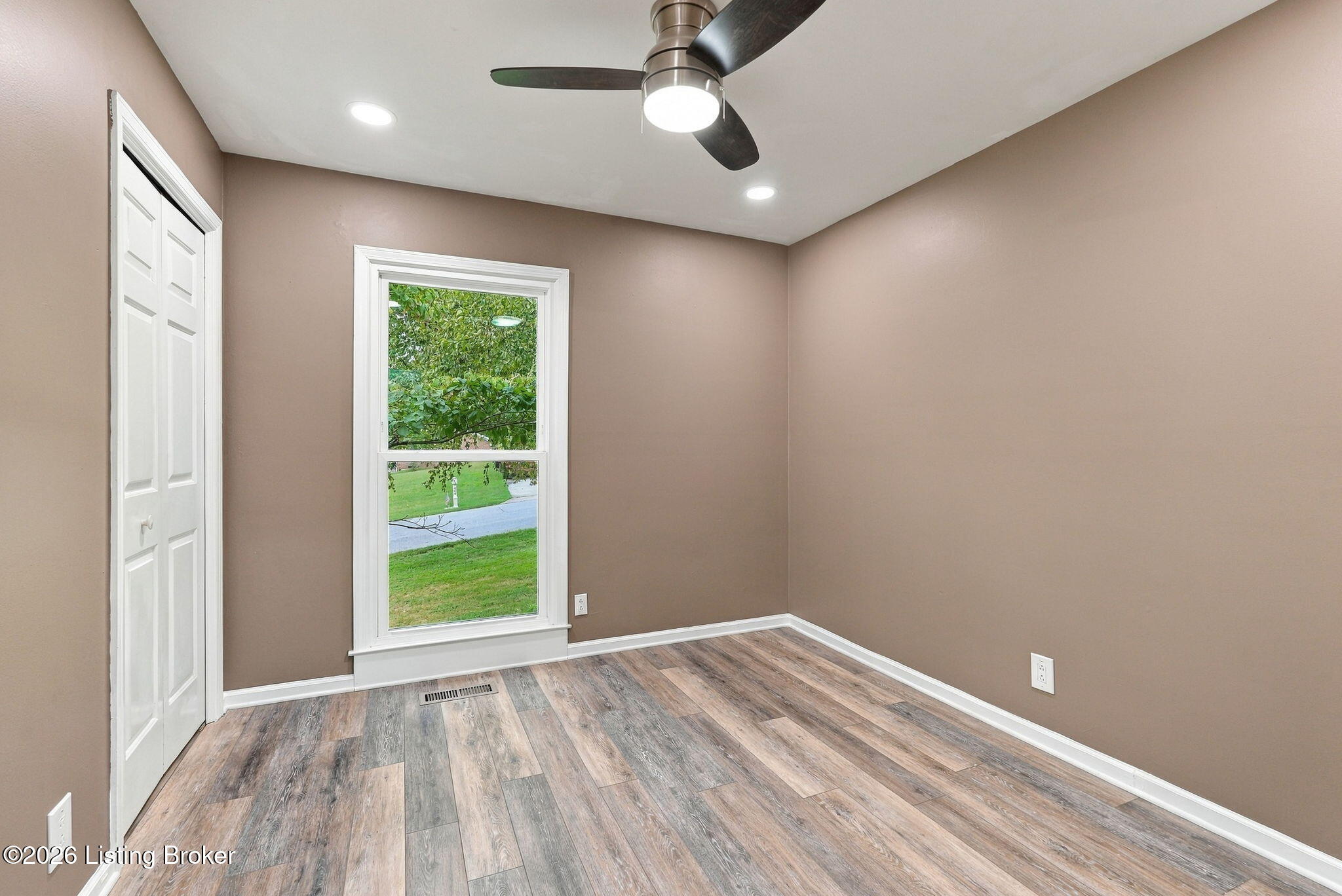 401 Winding Way Property Photo 32