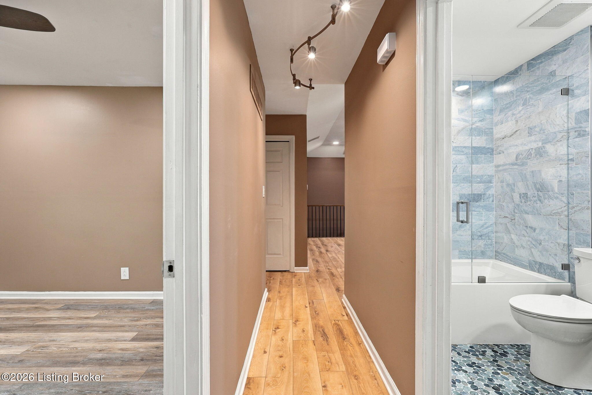 401 Winding Way Property Photo 33