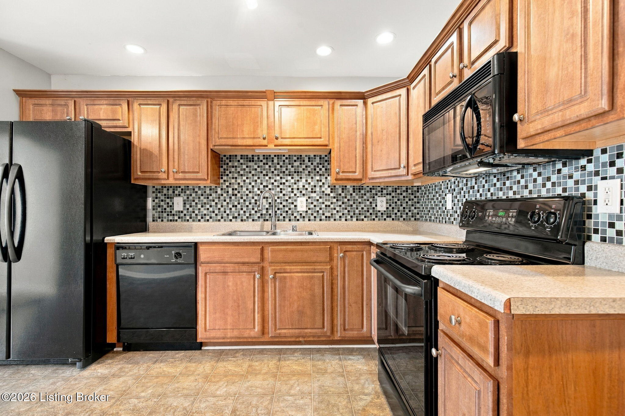 7313 Fox Hollow Way Property Photo 8